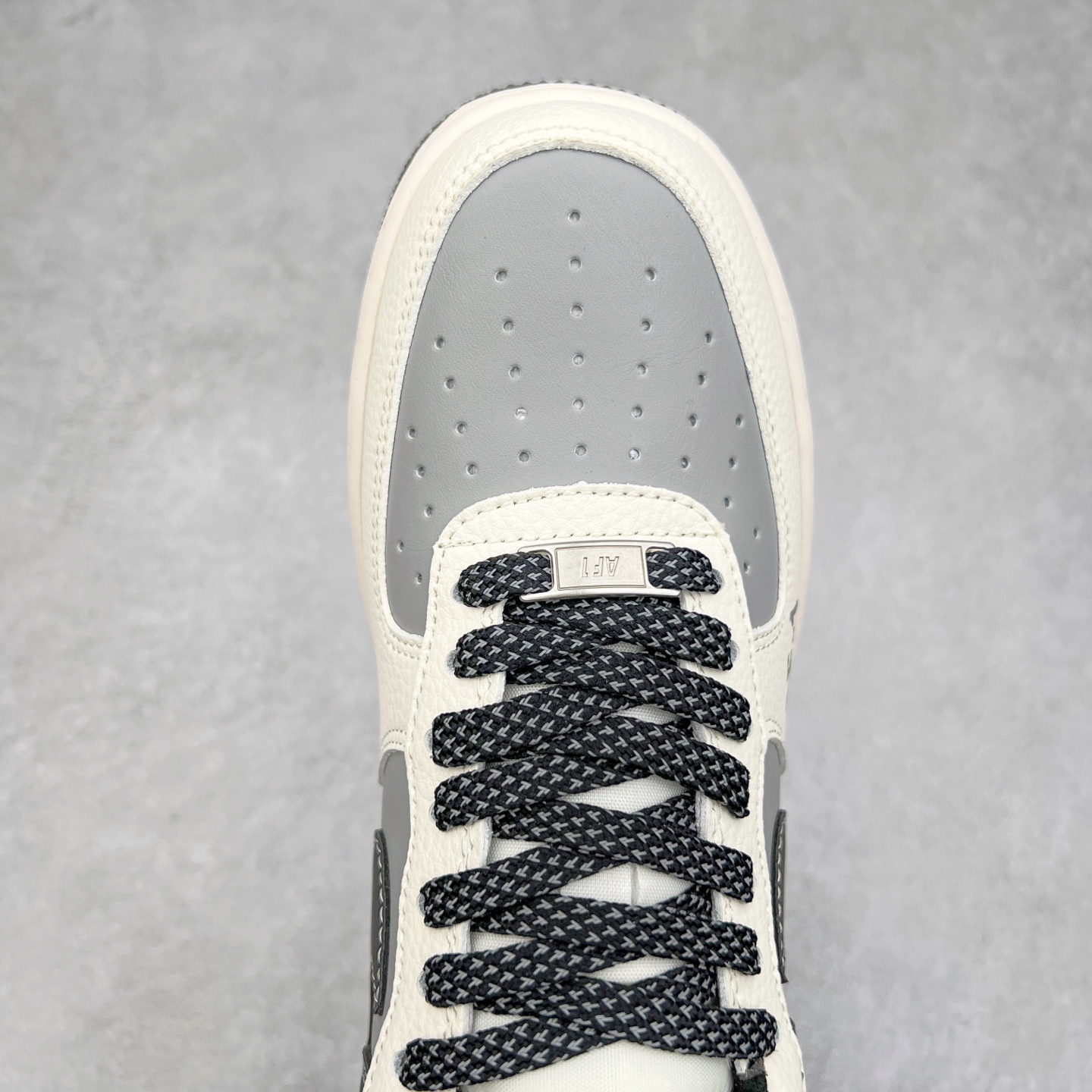 图片[4]-NK Air Force 1´07 Low 空军一号低帮百搭休闲运动板鞋 HH7518-055 柔软、弹性十足的缓震性能和出色的中底设计 横跨复古与现代的外型结合 造就出风靡全球 三十多年的Force 1 直到今天还深受青睐 实拍调校N版已经零色差零失真 百分百还原实物色彩所见即所得 不存在货不对板色差等低级问题 选购参考实物拍摄 不混卖不参货 只用心做好货严格选品 承诺混一赔十 尺码：36 36.5 37.5 38 38.5 39 40 40.5 41 42 42.5 43 44 44.5 45-选品中心