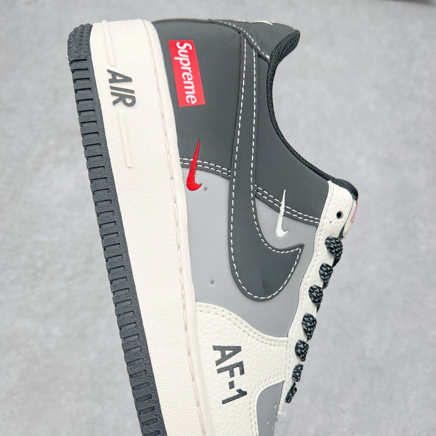 图片[6]-NK Air Force 1´07 Low 空军一号低帮百搭休闲运动板鞋 HH7518-055 柔软、弹性十足的缓震性能和出色的中底设计 横跨复古与现代的外型结合 造就出风靡全球 三十多年的Force 1 直到今天还深受青睐 实拍调校N版已经零色差零失真 百分百还原实物色彩所见即所得 不存在货不对板色差等低级问题 选购参考实物拍摄 不混卖不参货 只用心做好货严格选品 承诺混一赔十 尺码：36 36.5 37.5 38 38.5 39 40 40.5 41 42 42.5 43 44 44.5 45-选品中心