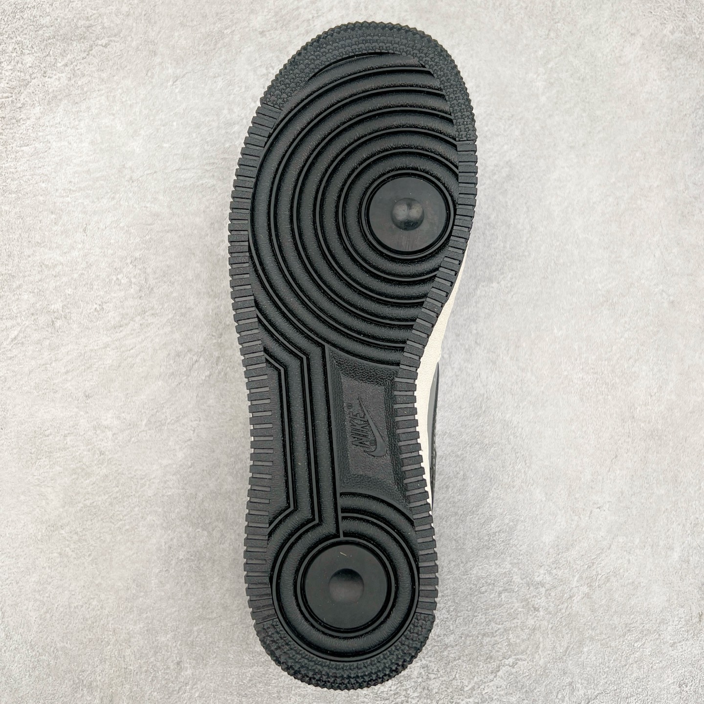 图片[9]-NK Air Force 1´07 Low 空军一号低帮百搭休闲运动板鞋 HH7518-055 柔软、弹性十足的缓震性能和出色的中底设计 横跨复古与现代的外型结合 造就出风靡全球 三十多年的Force 1 直到今天还深受青睐 实拍调校N版已经零色差零失真 百分百还原实物色彩所见即所得 不存在货不对板色差等低级问题 选购参考实物拍摄 不混卖不参货 只用心做好货严格选品 承诺混一赔十 尺码：36 36.5 37.5 38 38.5 39 40 40.5 41 42 42.5 43 44 44.5 45-选品中心