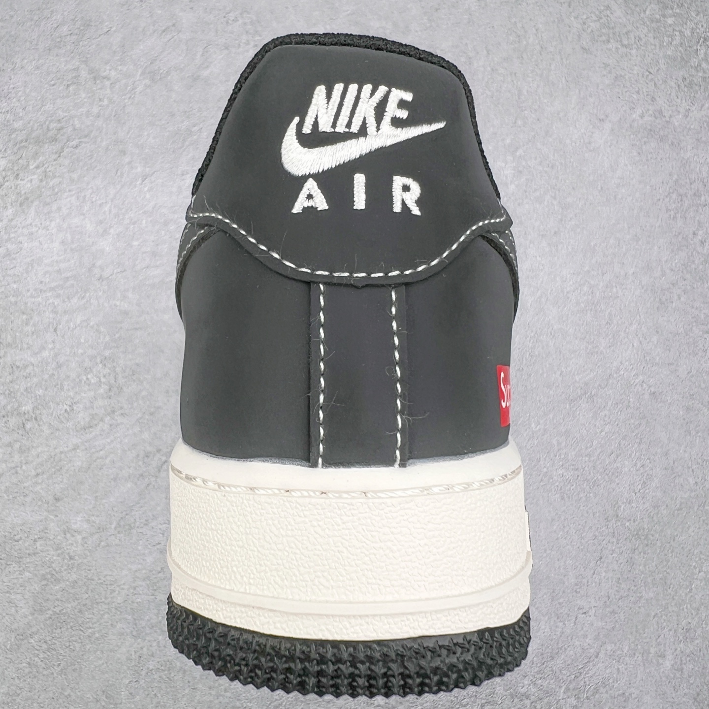 图片[8]-NK Air Force 1´07 Low 空军一号低帮百搭休闲运动板鞋 HH7518-055 柔软、弹性十足的缓震性能和出色的中底设计 横跨复古与现代的外型结合 造就出风靡全球 三十多年的Force 1 直到今天还深受青睐 实拍调校N版已经零色差零失真 百分百还原实物色彩所见即所得 不存在货不对板色差等低级问题 选购参考实物拍摄 不混卖不参货 只用心做好货严格选品 承诺混一赔十 尺码：36 36.5 37.5 38 38.5 39 40 40.5 41 42 42.5 43 44 44.5 45-选品中心