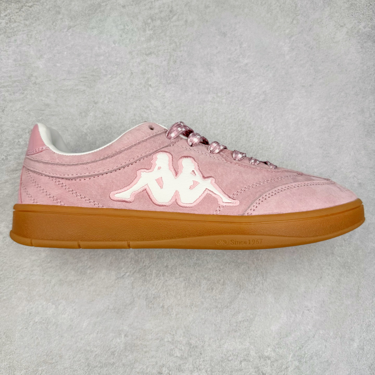 图片[2]-Kappa 1967 Low Sneaker 卡帕系列低帮百搭厚底休闲运动板鞋 原楦原纸版开发版型 采用硬质牛剖革鞋面材质 外置增高耐磨橡胶大底 实拍调校N版已经零色差零失真 百分百还原实物色彩所见即所得 不存在货不对板色差等低级问题 选购参考实物拍摄 不混卖不参货 只用心做好货严格选品 承诺混一赔十 尺码：36 36.5 37.5 38 38.5 39 40 40.5 41 42 42.5 43 44 44.5 45-选品中心