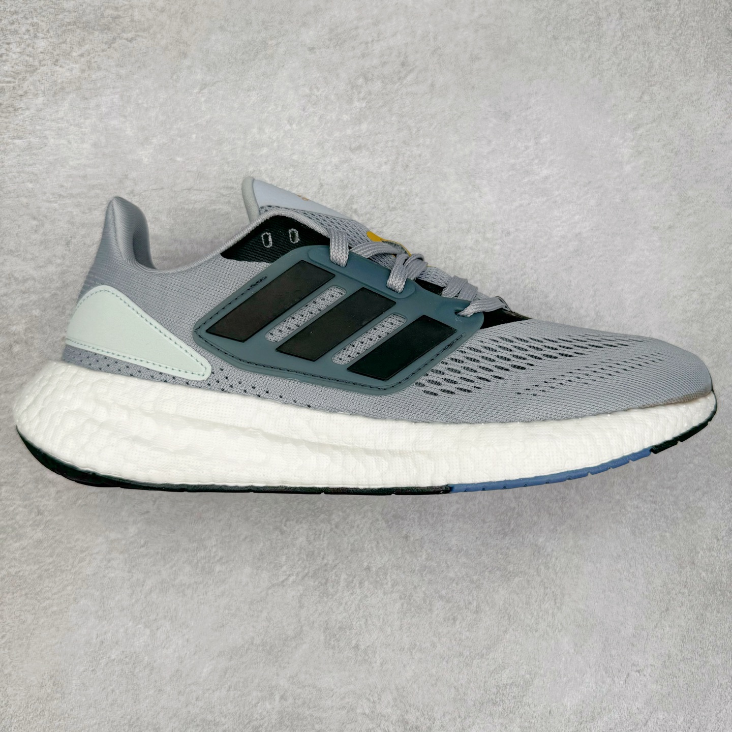 图片[4]-＃福利特价 AD PureBoost PB22 爆米花缓震跑步鞋 鞋面由可回收材料制成透气贴合 打造经典潮流风格 Boost中底提供良好缓冲性能 穿着舒适 橡胶外底搭配防滑鞋底底纹设计轻便舒适 防滑耐穿 尺码：36 36.5 37 38 38.5 39 40 40.5 41 42 42.5 43 44 44.5 45-选品中心