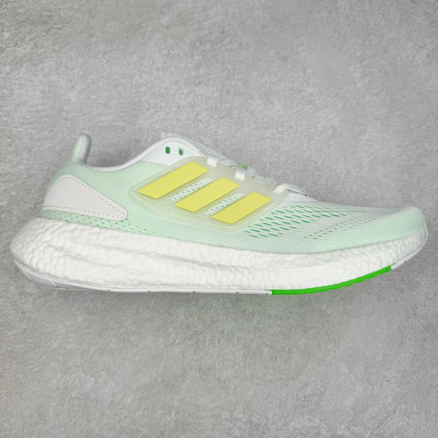 图片[2]-＃福利特价 AD PureBoost PB22 爆米花缓震跑步鞋 鞋面由可回收材料制成透气贴合 打造经典潮流风格 Boost中底提供良好缓冲性能 穿着舒适 橡胶外底搭配防滑鞋底底纹设计轻便舒适 防滑耐穿 尺码：36 36.5 37 38 38.5 39 40 40.5 41 42 42.5 43 44 44.5 45-选品中心