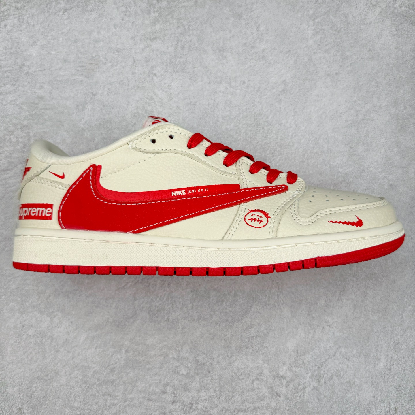 TS x Air Jordan AJ1 Low 倒钩低帮联名定制配色 XS2024-006 原厂内置气垫魔块 A模大底 头层小牛皮 鞋舌AJ原厂专用牛津布+AJ专用反口珍珠布+原厂无杂质高弹内里海棉+特殊封边弹力鞋带 实拍调校N版已经零色差零失真 百分百还原实物色彩所见即所得 不存在货不对板色差等低级问题 选购参考实物拍摄 不混卖不参货 只用心做好货严格选品 承诺混一赔十 尺码：36 36.5 37.5 38 38.5 39 40 40.5 41 42 42.5 43 44 44.5 45-选品中心