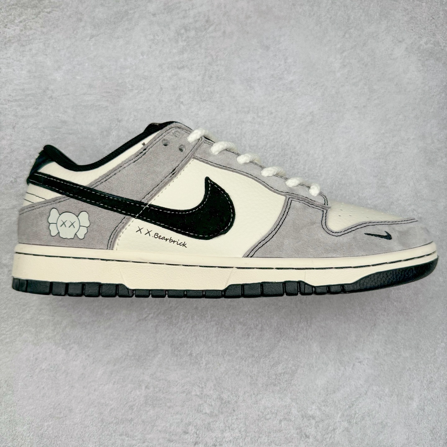 NK Dunk Low 定制配色 MM1089-015 大厂出品 极力推荐 原装头层材料 独家版型蒸餾加工帶來的是更好的视觉和脚感体验大厂纯原品质出货 清洁度 电绣工艺 皮料切割干净无任何毛边 细节完美 实拍调校N版已经零色差零失真 百分百还原实物色彩所见即所得 不存在货不对板色差等低级问题 选购参考实物拍摄 不混卖不参货 只用心做好货严格选品 承诺混一赔十 尺码：36 36.5 37.5 38 38.5 39 40 40.5 41 42 42.5 43 44 44.5 45-选品中心