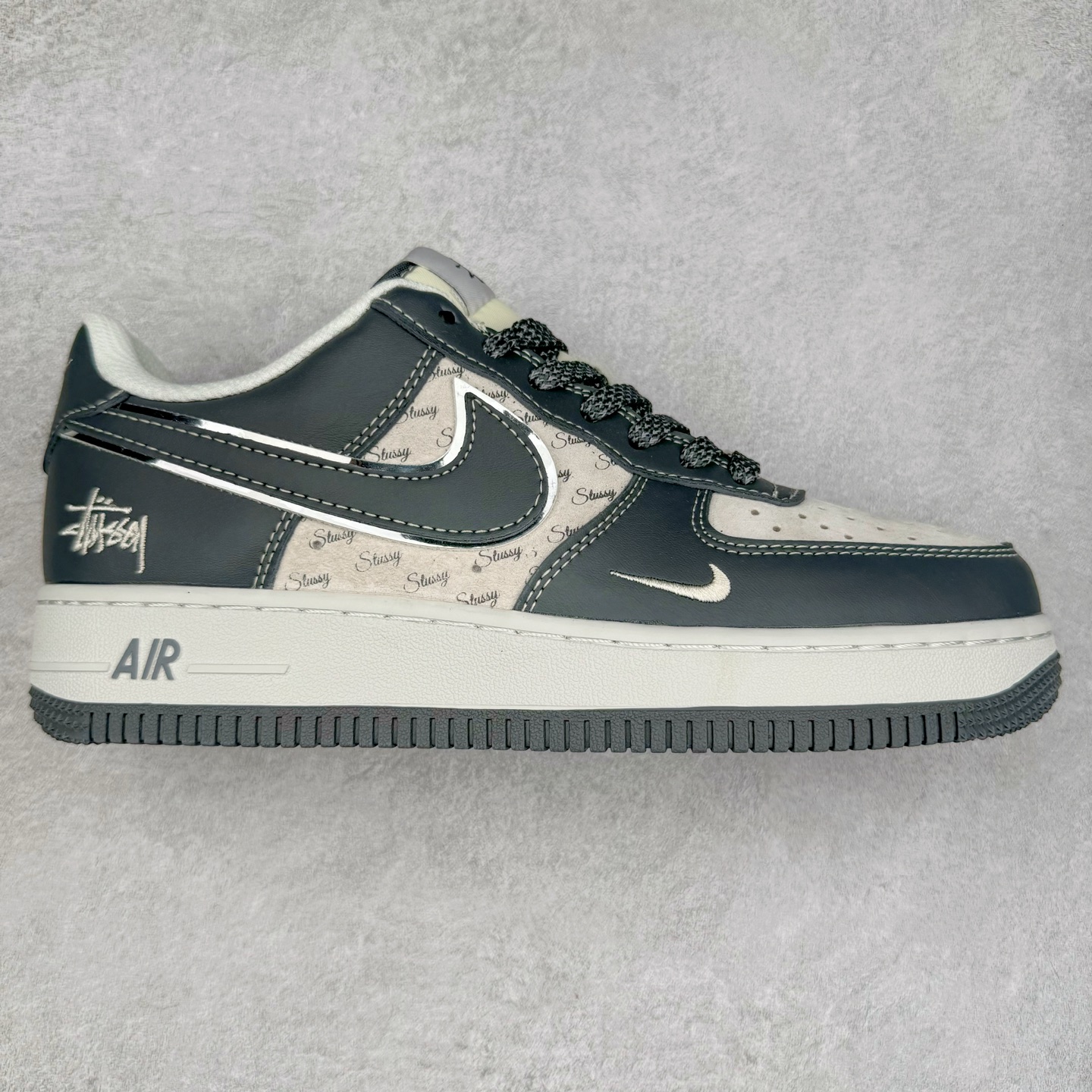 NK Air Force 1´07 Low 空军一号低帮百搭休闲运动板鞋 XZ6188-229 柔软、弹性十足的缓震性能和出色的中底设计 横跨复古与现代的外型结合 造就出风靡全球 三十多年的Force 1 直到今天还深受青睐 实拍调校N版已经零色差零失真 百分百还原实物色彩所见即所得 不存在货不对板色差等低级问题 选购参考实物拍摄 不混卖不参货 只用心做好货严格选品 承诺混一赔十 尺码：36 36.5 37.5 38 38.5 39 40 40.5 41 42 42.5 43 44 44.5 45-选品中心