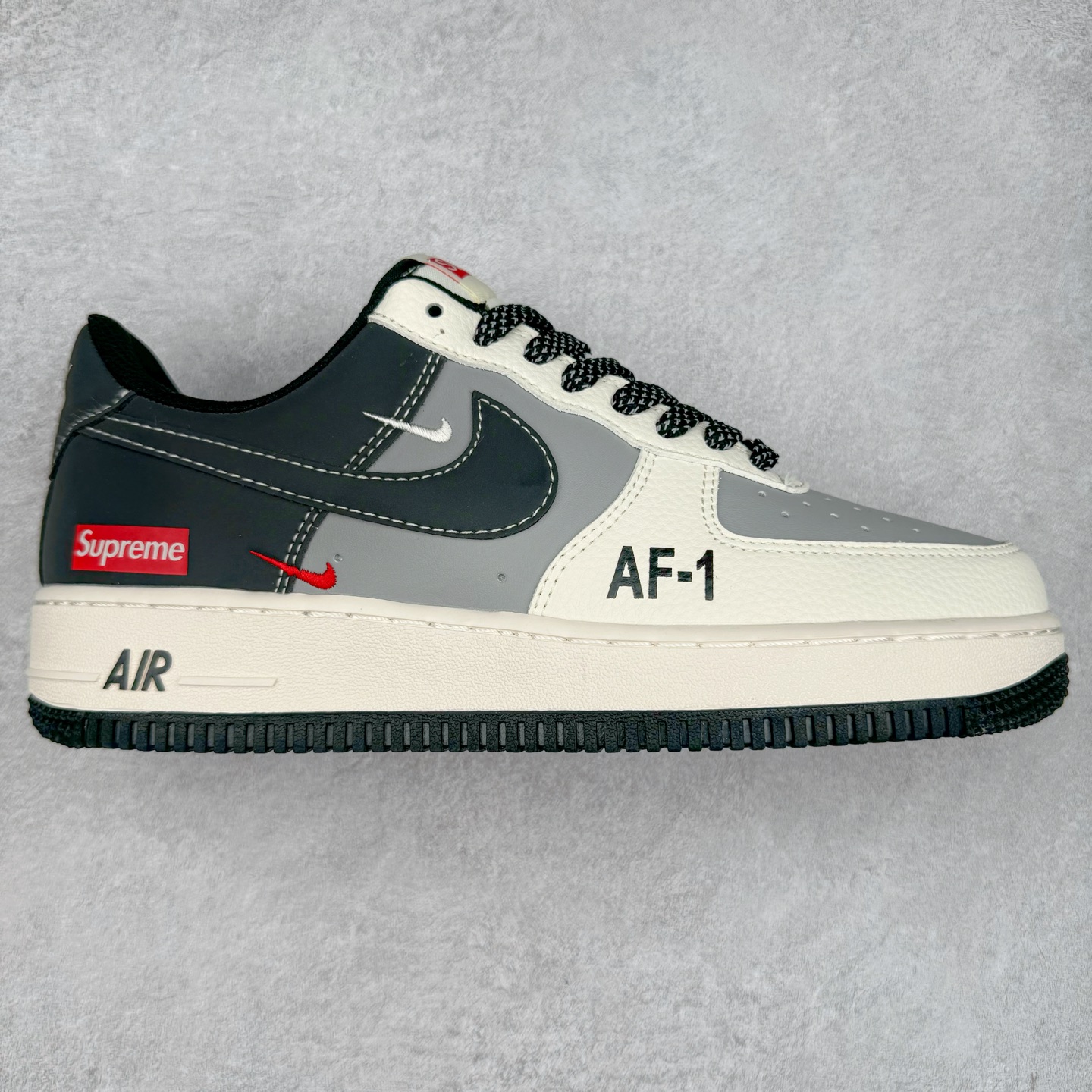 NK Air Force 1´07 Low 空军一号低帮百搭休闲运动板鞋 HH7518-055 柔软、弹性十足的缓震性能和出色的中底设计 横跨复古与现代的外型结合 造就出风靡全球 三十多年的Force 1 直到今天还深受青睐 实拍调校N版已经零色差零失真 百分百还原实物色彩所见即所得 不存在货不对板色差等低级问题 选购参考实物拍摄 不混卖不参货 只用心做好货严格选品 承诺混一赔十 尺码：36 36.5 37.5 38 38.5 39 40 40.5 41 42 42.5 43 44 44.5 45-选品中心