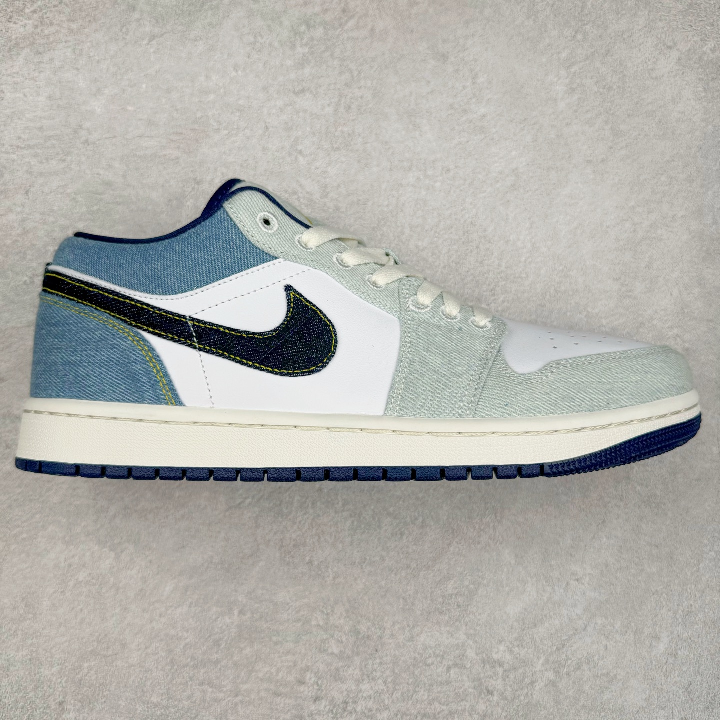 ＃K版 Air Jordan AJ1 Low 低帮 水洗蓝 IH0648-141 全新流水线出品 DT版本唯一平替选择 市场第二梯队最强版 全部原鞋开发 原楦原纸板开发 全鞋电脑针车 原厂内置全掌气垫 原盒内在原标 唯一Zp原版鞋带绑法 免检产品 全新2022版型 全头层皮料 完美零毛边处理 原厂配置全掌气垫 价格定位良心 几十个配色陆续出货 实拍调校N版已经零色差零失真 百分百还原实物色彩所见即所得 不存在货不对板色差等低级问题 选购参考实物拍摄 不混卖不参货 只用心做好货严格选品 承诺混一赔十 尺码：36 36.5 37.5 38 38.5 39 40 40.5 41 42 42.5 43 44 44.5 45-选品中心
