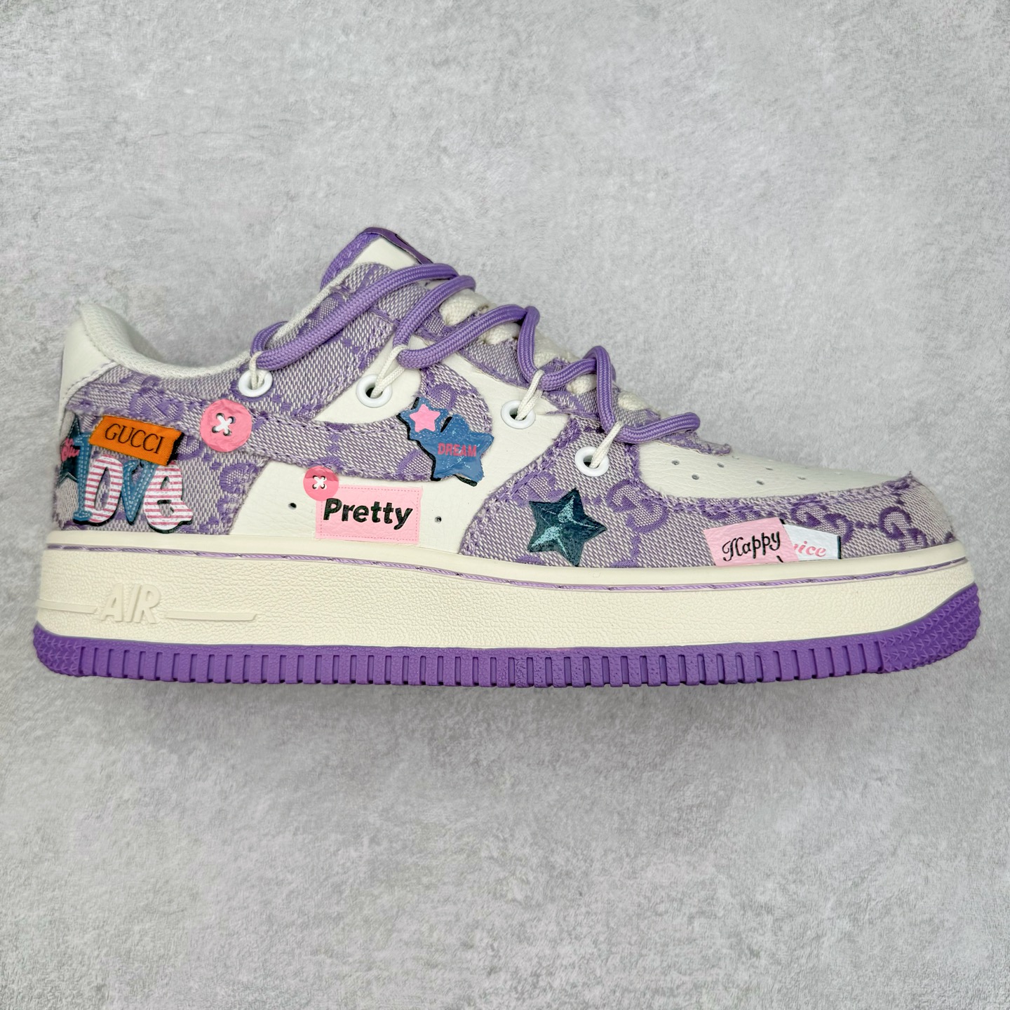 NK Air Force 1´07 Low 空军一号低帮百搭休闲运动板鞋 BD7700-220 柔软、弹性十足的缓震性能和出色的中底设计 横跨复古与现代的外型结合 造就出风靡全球 三十多年的Force 1 直到今天还深受青睐 实拍调校N版已经零色差零失真 百分百还原实物色彩所见即所得 不存在货不对板色差等低级问题 选购参考实物拍摄 不混卖不参货 只用心做好货严格选品 承诺混一赔十 尺码：36 36.5 37.5 38 38.5 39 40 40.5 41 42 42.5 43 44 44.5 45-选品中心