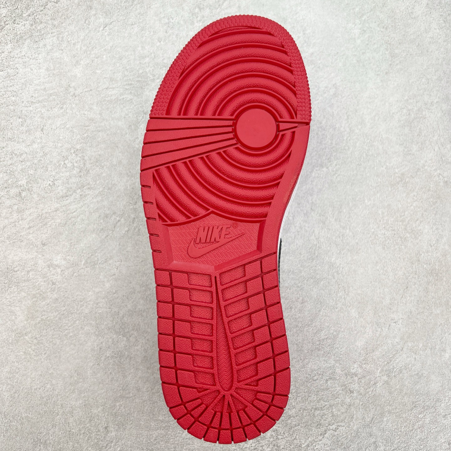 图片[9]-＃福利特价 Air Jordan AJ1 Low 低帮系列 百分百全新货品 零氧化发霉 给足利润空间操作 超乎所想的高性价比 原装楦头纸板开发 完美鞋型 超高清洁度 鞋型不臃肿别扭 原厂内置全掌气垫 A模大底 鞋舌AJ原厂专用牛津布 AJ专用反口珍珠布 原厂无杂质高弹内里海棉 特殊封边弹力鞋带 原鞋开模 拒绝公底 购置公司同步原材料 都有细节原汁原味 忠于原版 尺码：36 36.5 37.5 38 38.5 39 40 40.5 41 42 42.5 43 44 44.5 45 46-选品中心