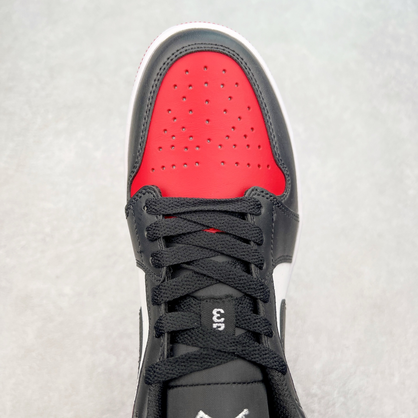 图片[4]-＃福利特价 Air Jordan AJ1 Low 低帮系列 百分百全新货品 零氧化发霉 给足利润空间操作 超乎所想的高性价比 原装楦头纸板开发 完美鞋型 超高清洁度 鞋型不臃肿别扭 原厂内置全掌气垫 A模大底 鞋舌AJ原厂专用牛津布 AJ专用反口珍珠布 原厂无杂质高弹内里海棉 特殊封边弹力鞋带 原鞋开模 拒绝公底 购置公司同步原材料 都有细节原汁原味 忠于原版 尺码：36 36.5 37.5 38 38.5 39 40 40.5 41 42 42.5 43 44 44.5 45 46-选品中心
