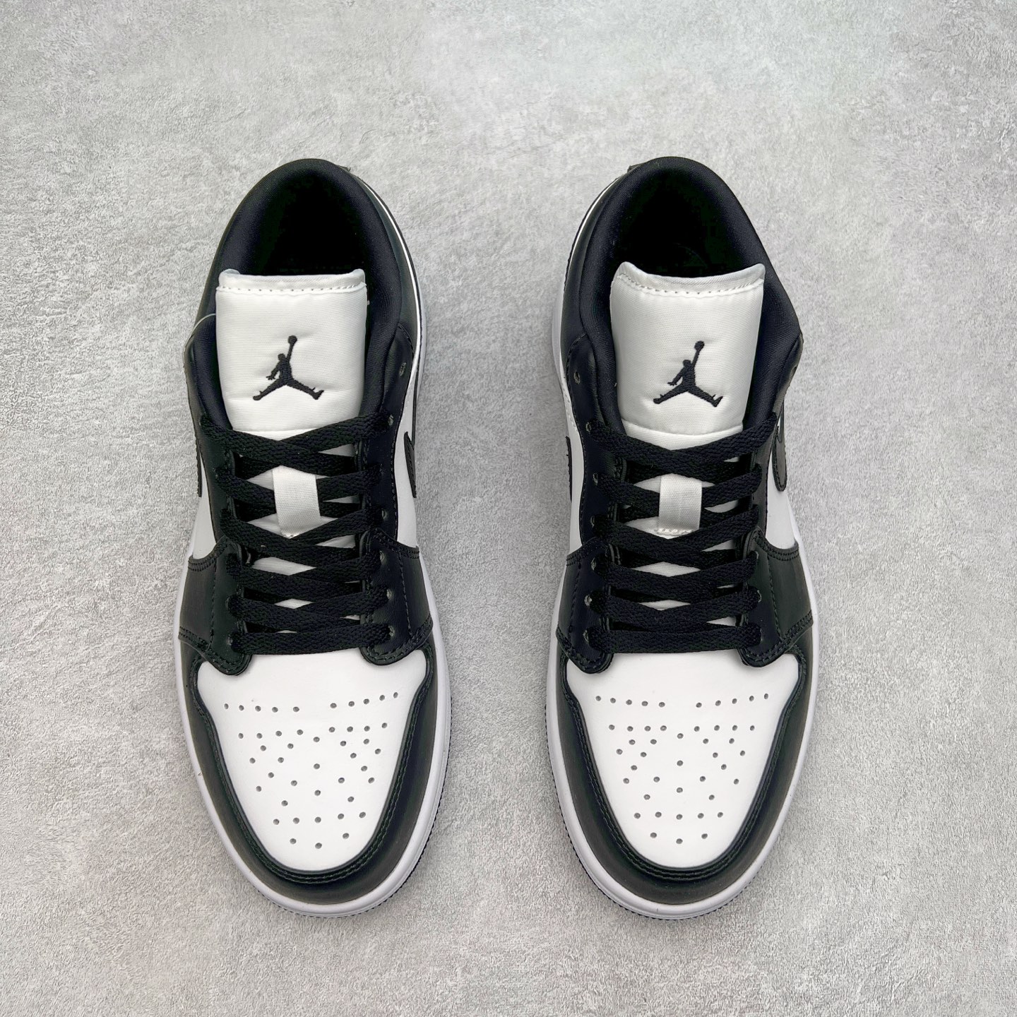 图片[2]-＃福利特价 Air Jordan AJ1 Low 低帮系列 百分百全新货品 零氧化发霉 给足利润空间操作 超乎所想的高性价比 原装楦头纸板开发 完美鞋型 超高清洁度 鞋型不臃肿别扭 原厂内置全掌气垫 A模大底 鞋舌AJ原厂专用牛津布 AJ专用反口珍珠布 原厂无杂质高弹内里海棉 特殊封边弹力鞋带 原鞋开模 拒绝公底 购置公司同步原材料 都有细节原汁原味 忠于原版 尺码：36 36.5 37.5 38 38.5 39 40 40.5 41 42 42.5 43 44 44.5 45 46-选品中心