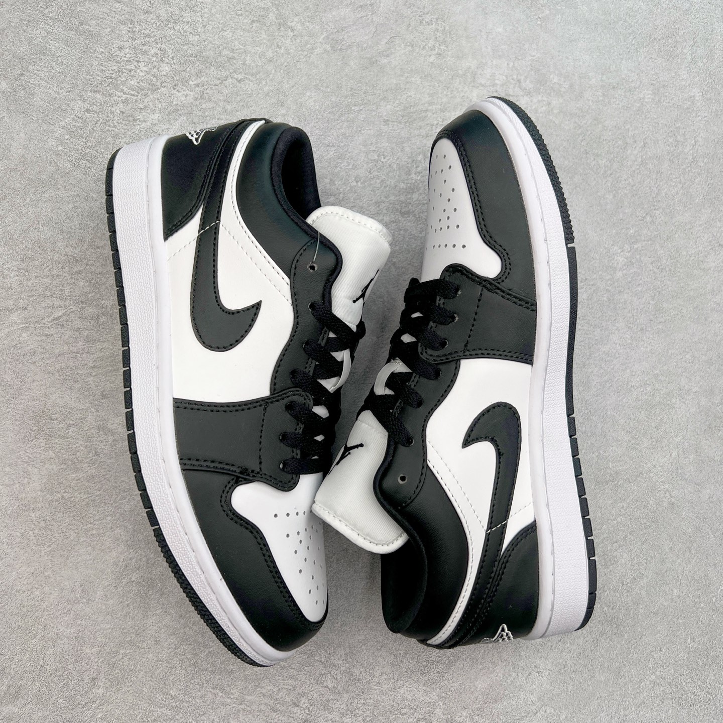 图片[3]-＃福利特价 Air Jordan AJ1 Low 低帮系列 百分百全新货品 零氧化发霉 给足利润空间操作 超乎所想的高性价比 原装楦头纸板开发 完美鞋型 超高清洁度 鞋型不臃肿别扭 原厂内置全掌气垫 A模大底 鞋舌AJ原厂专用牛津布 AJ专用反口珍珠布 原厂无杂质高弹内里海棉 特殊封边弹力鞋带 原鞋开模 拒绝公底 购置公司同步原材料 都有细节原汁原味 忠于原版 尺码：36 36.5 37.5 38 38.5 39 40 40.5 41 42 42.5 43 44 44.5 45 46-选品中心