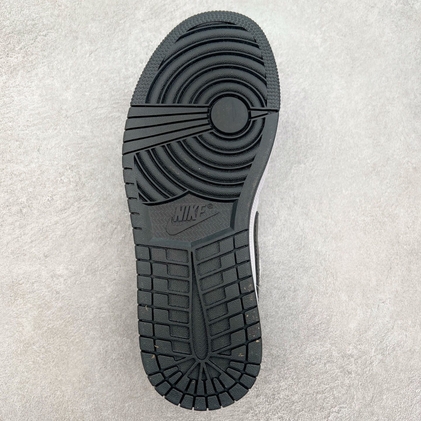 图片[9]-＃福利特价 Air Jordan AJ1 Low 低帮系列 百分百全新货品 零氧化发霉 给足利润空间操作 超乎所想的高性价比 原装楦头纸板开发 完美鞋型 超高清洁度 鞋型不臃肿别扭 原厂内置全掌气垫 A模大底 鞋舌AJ原厂专用牛津布 AJ专用反口珍珠布 原厂无杂质高弹内里海棉 特殊封边弹力鞋带 原鞋开模 拒绝公底 购置公司同步原材料 都有细节原汁原味 忠于原版 尺码：36 36.5 37.5 38 38.5 39 40 40.5 41 42 42.5 43 44 44.5 45 46-选品中心