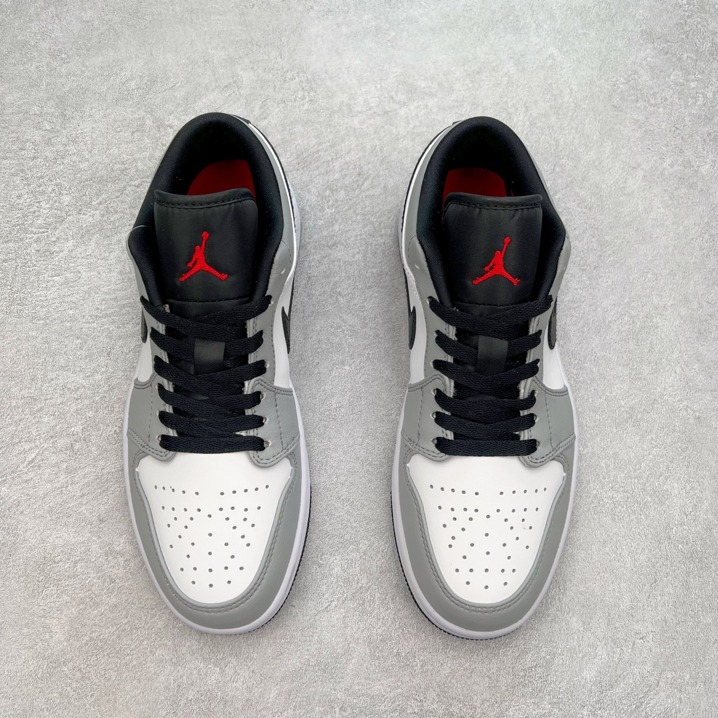 图片[2]-＃福利特价 Air Jordan AJ1 Low 低帮系列 百分百全新货品 零氧化发霉 给足利润空间操作 超乎所想的高性价比 原装楦头纸板开发 完美鞋型 超高清洁度 鞋型不臃肿别扭 原厂内置全掌气垫 A模大底 鞋舌AJ原厂专用牛津布 AJ专用反口珍珠布 原厂无杂质高弹内里海棉 特殊封边弹力鞋带 原鞋开模 拒绝公底 购置公司同步原材料 都有细节原汁原味 忠于原版 尺码：36 36.5 37.5 38 38.5 39 40 40.5 41 42 42.5 43 44 44.5 45 46-选品中心