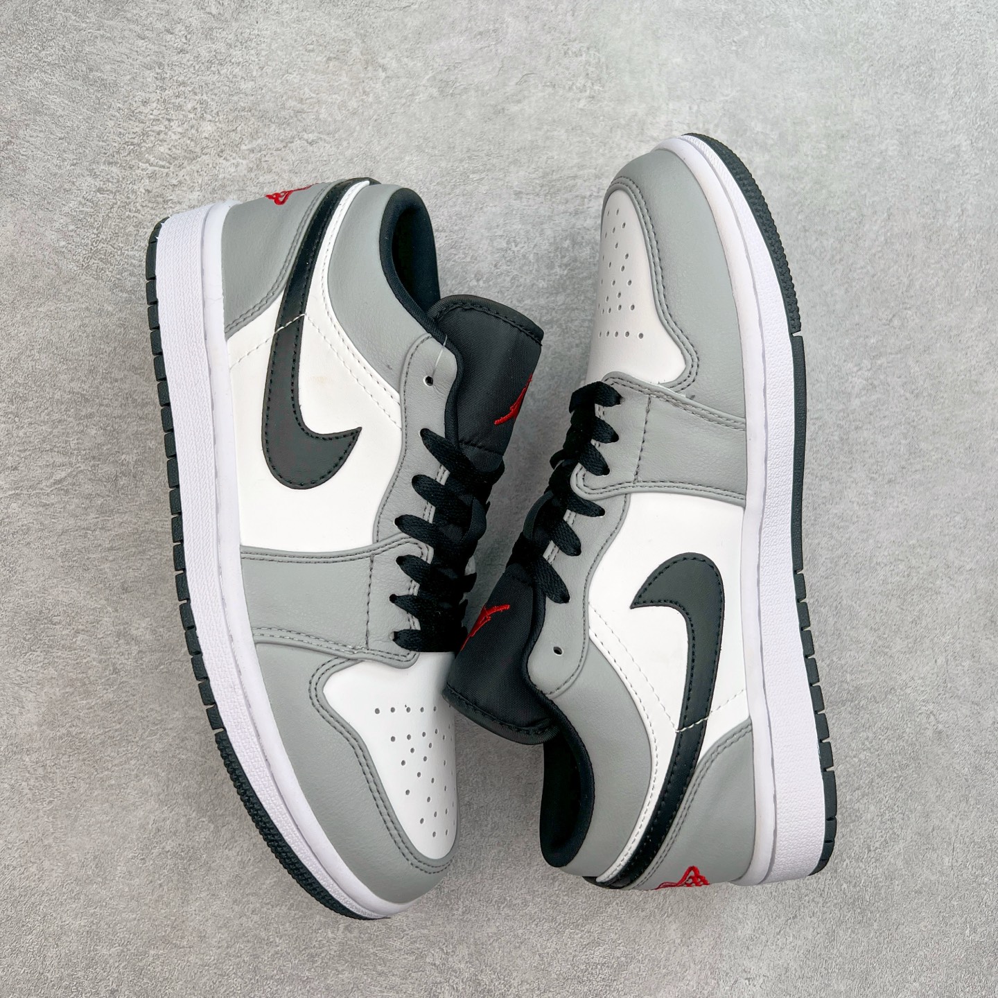 图片[3]-＃福利特价 Air Jordan AJ1 Low 低帮系列 百分百全新货品 零氧化发霉 给足利润空间操作 超乎所想的高性价比 原装楦头纸板开发 完美鞋型 超高清洁度 鞋型不臃肿别扭 原厂内置全掌气垫 A模大底 鞋舌AJ原厂专用牛津布 AJ专用反口珍珠布 原厂无杂质高弹内里海棉 特殊封边弹力鞋带 原鞋开模 拒绝公底 购置公司同步原材料 都有细节原汁原味 忠于原版 尺码：36 36.5 37.5 38 38.5 39 40 40.5 41 42 42.5 43 44 44.5 45 46-选品中心