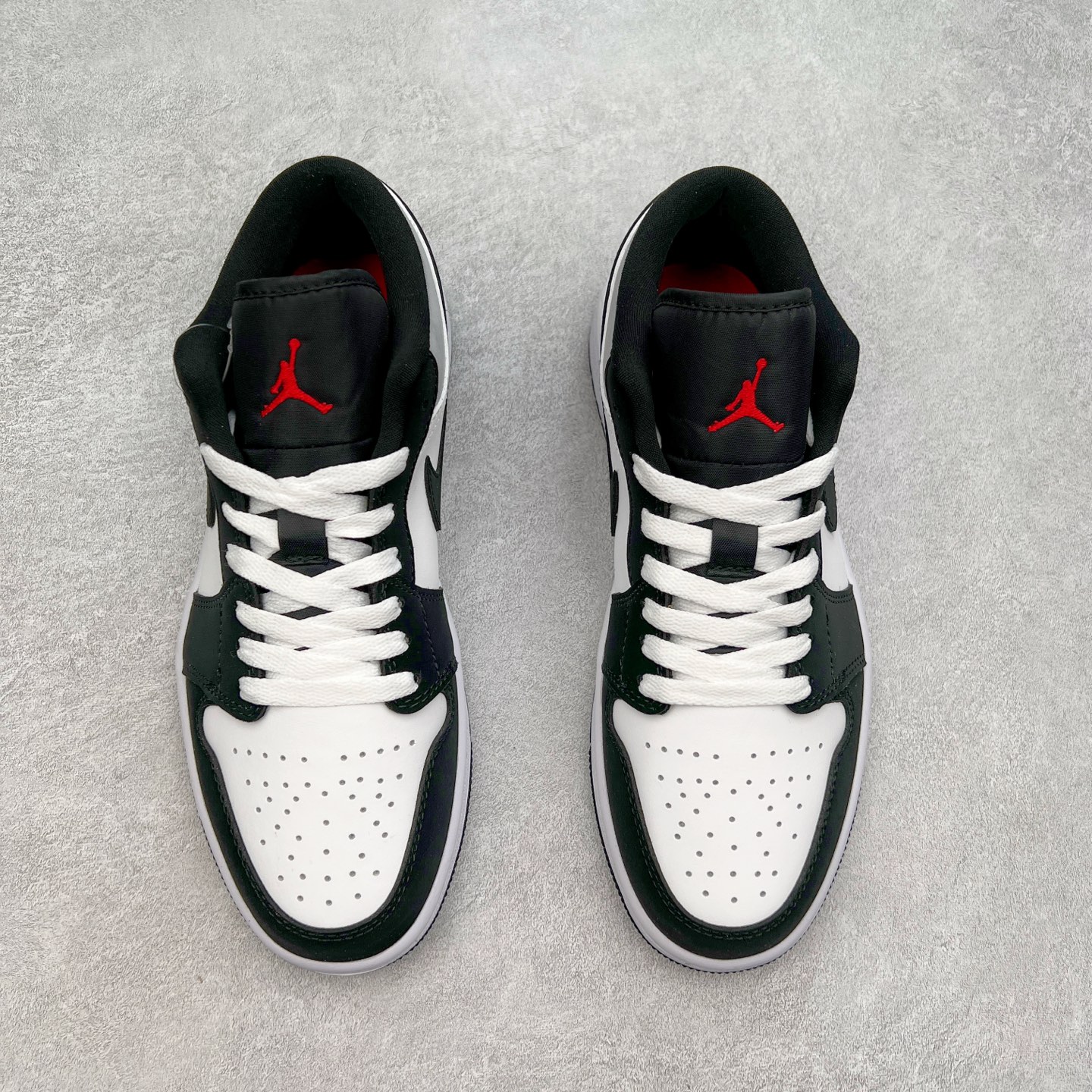 图片[2]-＃福利特价 Air Jordan AJ1 Low 低帮系列 百分百全新货品 零氧化发霉 给足利润空间操作 超乎所想的高性价比 原装楦头纸板开发 完美鞋型 超高清洁度 鞋型不臃肿别扭 原厂内置全掌气垫 A模大底 鞋舌AJ原厂专用牛津布 AJ专用反口珍珠布 原厂无杂质高弹内里海棉 特殊封边弹力鞋带 原鞋开模 拒绝公底 购置公司同步原材料 都有细节原汁原味 忠于原版 尺码：36 36.5 37.5 38 38.5 39 40 40.5 41 42 42.5 43 44 44.5 45 46-选品中心