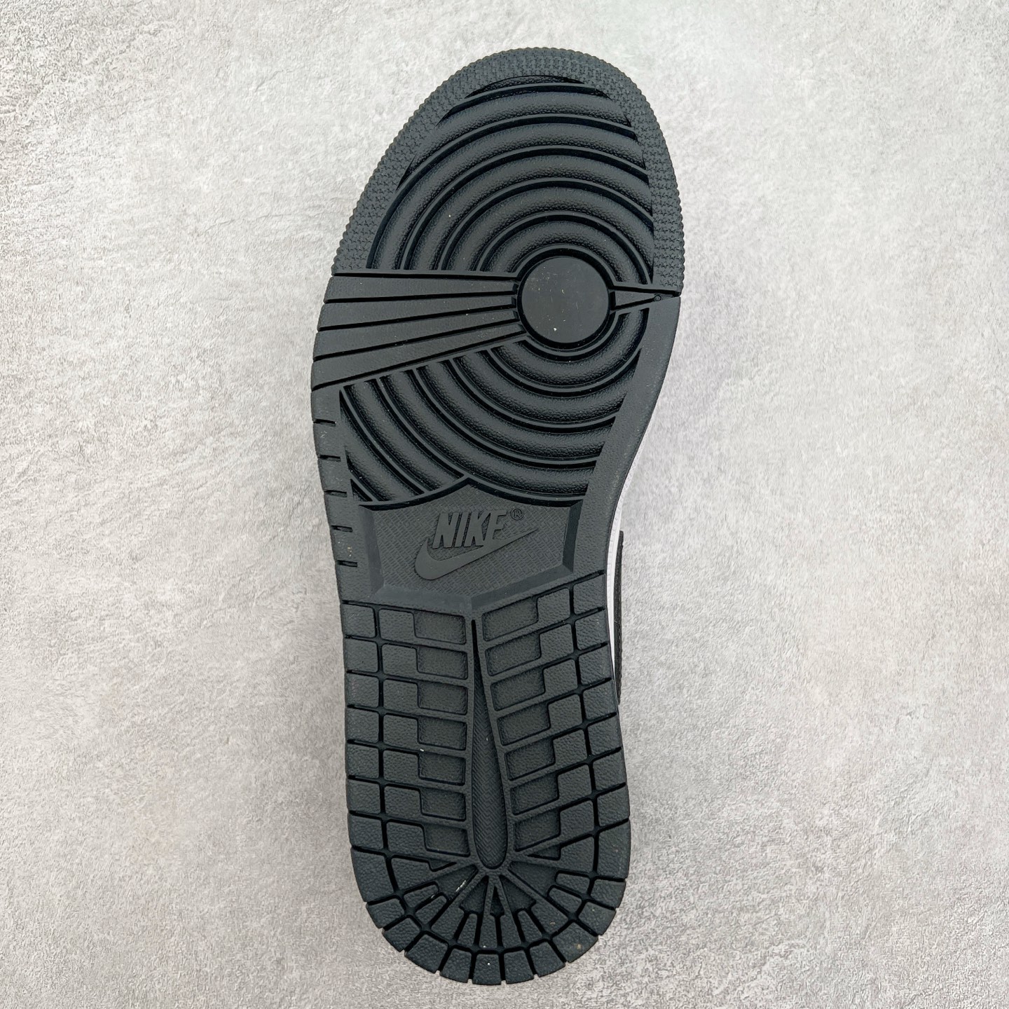 图片[9]-＃福利特价 Air Jordan AJ1 Low 低帮系列 百分百全新货品 零氧化发霉 给足利润空间操作 超乎所想的高性价比 原装楦头纸板开发 完美鞋型 超高清洁度 鞋型不臃肿别扭 原厂内置全掌气垫 A模大底 鞋舌AJ原厂专用牛津布 AJ专用反口珍珠布 原厂无杂质高弹内里海棉 特殊封边弹力鞋带 原鞋开模 拒绝公底 购置公司同步原材料 都有细节原汁原味 忠于原版 尺码：36 36.5 37.5 38 38.5 39 40 40.5 41 42 42.5 43 44 44.5 45 46-选品中心