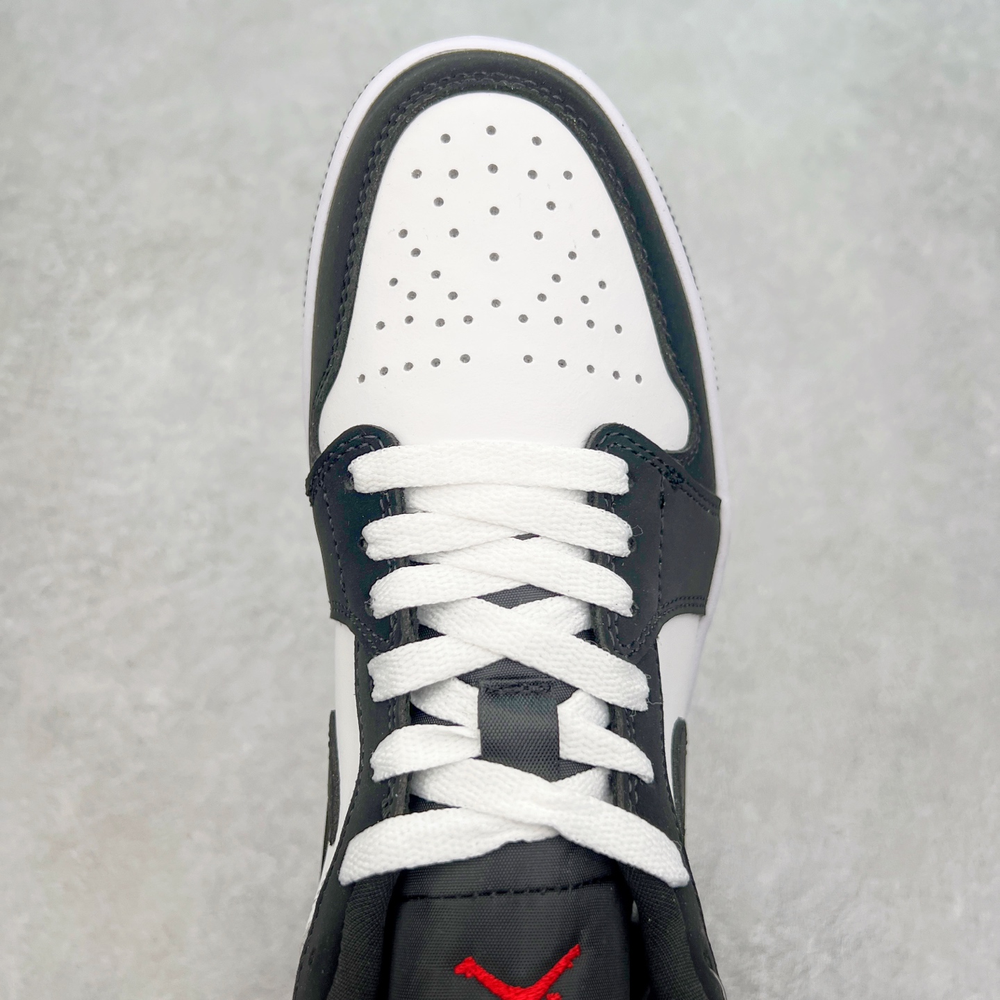 图片[4]-＃福利特价 Air Jordan AJ1 Low 低帮系列 百分百全新货品 零氧化发霉 给足利润空间操作 超乎所想的高性价比 原装楦头纸板开发 完美鞋型 超高清洁度 鞋型不臃肿别扭 原厂内置全掌气垫 A模大底 鞋舌AJ原厂专用牛津布 AJ专用反口珍珠布 原厂无杂质高弹内里海棉 特殊封边弹力鞋带 原鞋开模 拒绝公底 购置公司同步原材料 都有细节原汁原味 忠于原版 尺码：36 36.5 37.5 38 38.5 39 40 40.5 41 42 42.5 43 44 44.5 45 46-选品中心