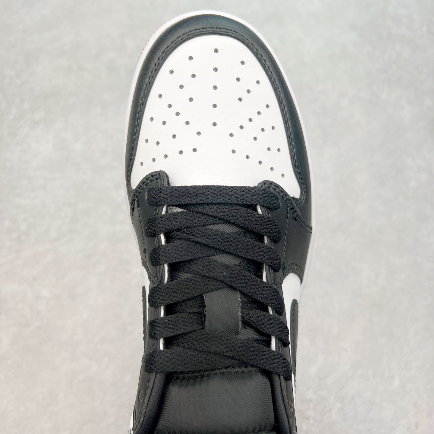 图片[4]-＃福利特价 Air Jordan AJ1 Low 低帮系列 百分百全新货品 零氧化发霉 给足利润空间操作 超乎所想的高性价比 原装楦头纸板开发 完美鞋型 超高清洁度 鞋型不臃肿别扭 原厂内置全掌气垫 A模大底 鞋舌AJ原厂专用牛津布 AJ专用反口珍珠布 原厂无杂质高弹内里海棉 特殊封边弹力鞋带 原鞋开模 拒绝公底 购置公司同步原材料 都有细节原汁原味 忠于原版 尺码：36 36.5 37.5 38 38.5 39 40 40.5 41 42 42.5 43 44 44.5 45 46-选品中心