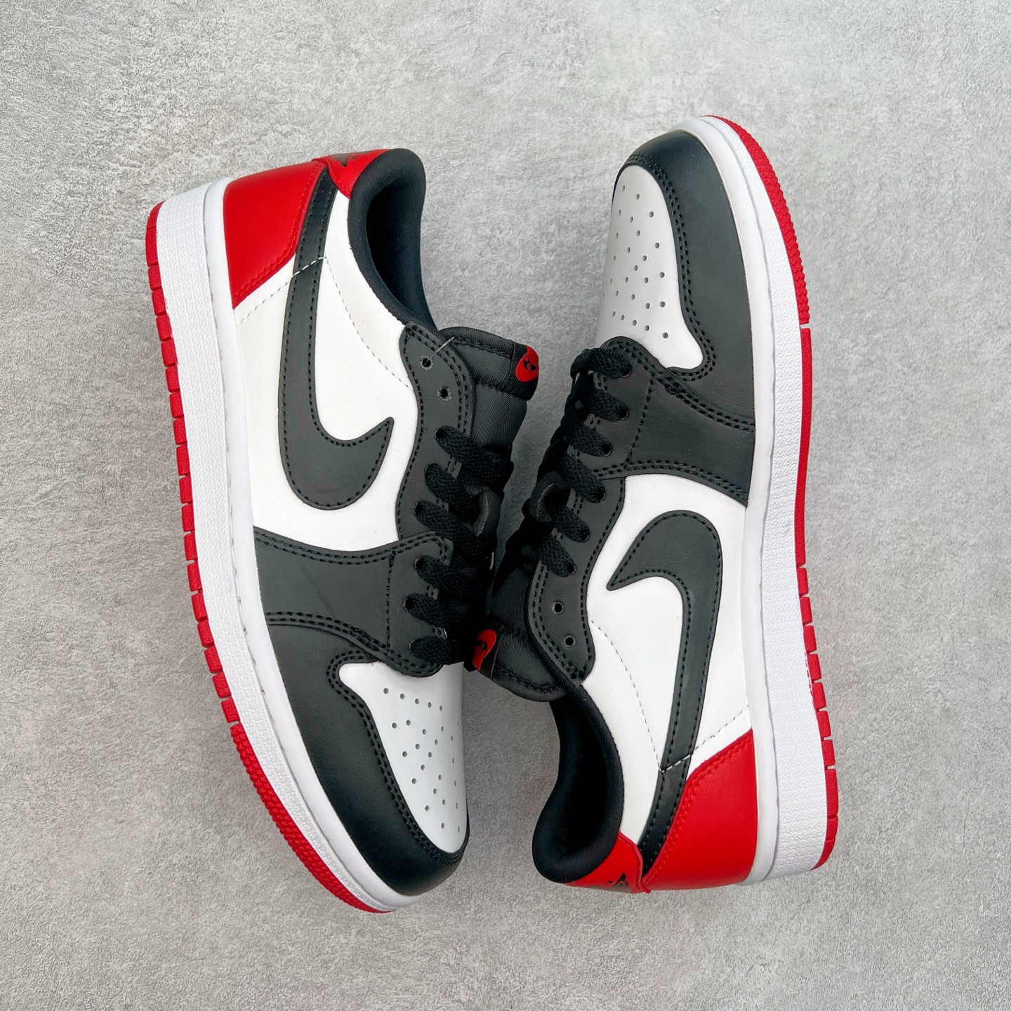 图片[3]-＃福利特价 Air Jordan AJ1 Low 低帮系列 百分百全新货品 零氧化发霉 给足利润空间操作 超乎所想的高性价比 原装楦头纸板开发 完美鞋型 超高清洁度 鞋型不臃肿别扭 原厂内置全掌气垫 A模大底 鞋舌AJ原厂专用牛津布 AJ专用反口珍珠布 原厂无杂质高弹内里海棉 特殊封边弹力鞋带 原鞋开模 拒绝公底 购置公司同步原材料 都有细节原汁原味 忠于原版 尺码：36 36.5 37.5 38 38.5 39 40 40.5 41 42 42.5 43 44 44.5 45 46-选品中心