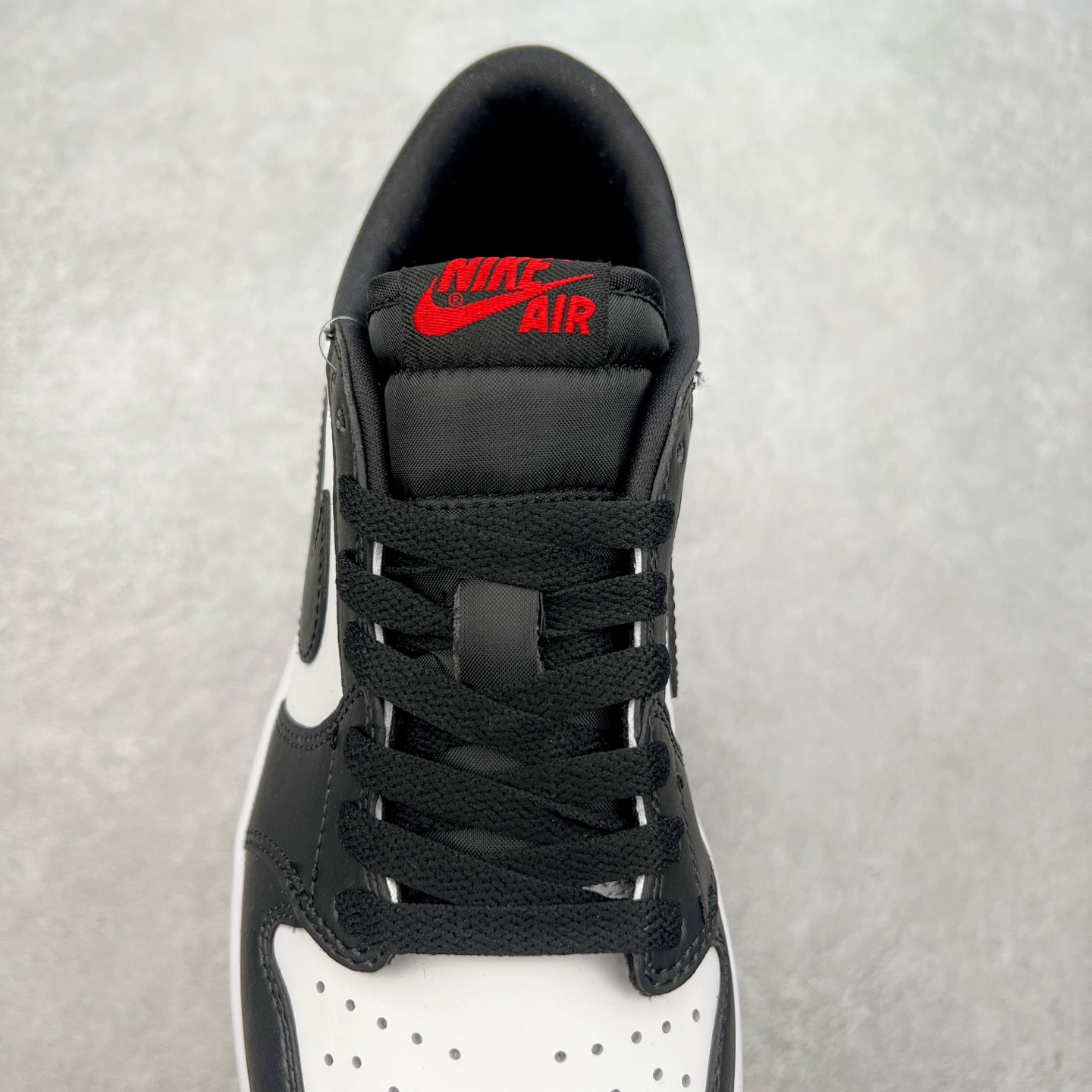 图片[5]-＃福利特价 Air Jordan AJ1 Low 低帮系列 百分百全新货品 零氧化发霉 给足利润空间操作 超乎所想的高性价比 原装楦头纸板开发 完美鞋型 超高清洁度 鞋型不臃肿别扭 原厂内置全掌气垫 A模大底 鞋舌AJ原厂专用牛津布 AJ专用反口珍珠布 原厂无杂质高弹内里海棉 特殊封边弹力鞋带 原鞋开模 拒绝公底 购置公司同步原材料 都有细节原汁原味 忠于原版 尺码：36 36.5 37.5 38 38.5 39 40 40.5 41 42 42.5 43 44 44.5 45 46-选品中心