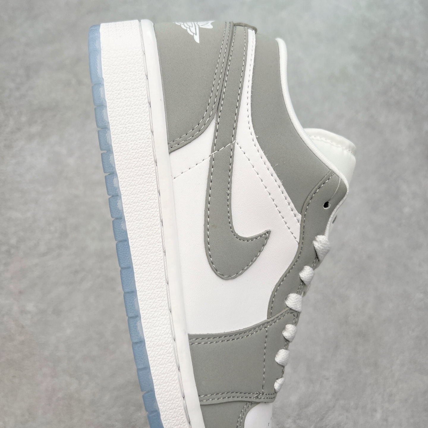 图片[6]-＃福利特价 Air Jordan AJ1 Low 低帮系列 百分百全新货品 零氧化发霉 给足利润空间操作 超乎所想的高性价比 原装楦头纸板开发 完美鞋型 超高清洁度 鞋型不臃肿别扭 原厂内置全掌气垫 A模大底 鞋舌AJ原厂专用牛津布 AJ专用反口珍珠布 原厂无杂质高弹内里海棉 特殊封边弹力鞋带 原鞋开模 拒绝公底 购置公司同步原材料 都有细节原汁原味 忠于原版 尺码：36 36.5 37.5 38 38.5 39 40 40.5 41 42 42.5 43 44 44.5 45 46-选品中心