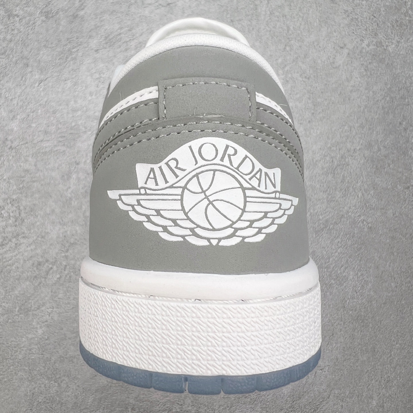 图片[8]-＃福利特价 Air Jordan AJ1 Low 低帮系列 百分百全新货品 零氧化发霉 给足利润空间操作 超乎所想的高性价比 原装楦头纸板开发 完美鞋型 超高清洁度 鞋型不臃肿别扭 原厂内置全掌气垫 A模大底 鞋舌AJ原厂专用牛津布 AJ专用反口珍珠布 原厂无杂质高弹内里海棉 特殊封边弹力鞋带 原鞋开模 拒绝公底 购置公司同步原材料 都有细节原汁原味 忠于原版 尺码：36 36.5 37.5 38 38.5 39 40 40.5 41 42 42.5 43 44 44.5 45 46-选品中心