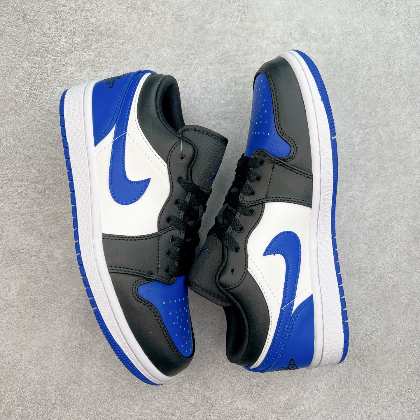 图片[3]-＃福利特价 Air Jordan AJ1 Low 低帮系列 百分百全新货品 零氧化发霉 给足利润空间操作 超乎所想的高性价比 原装楦头纸板开发 完美鞋型 超高清洁度 鞋型不臃肿别扭 原厂内置全掌气垫 A模大底 鞋舌AJ原厂专用牛津布 AJ专用反口珍珠布 原厂无杂质高弹内里海棉 特殊封边弹力鞋带 原鞋开模 拒绝公底 购置公司同步原材料 都有细节原汁原味 忠于原版 尺码：36 36.5 37.5 38 38.5 39 40 40.5 41 42 42.5 43 44 44.5 45 46-选品中心