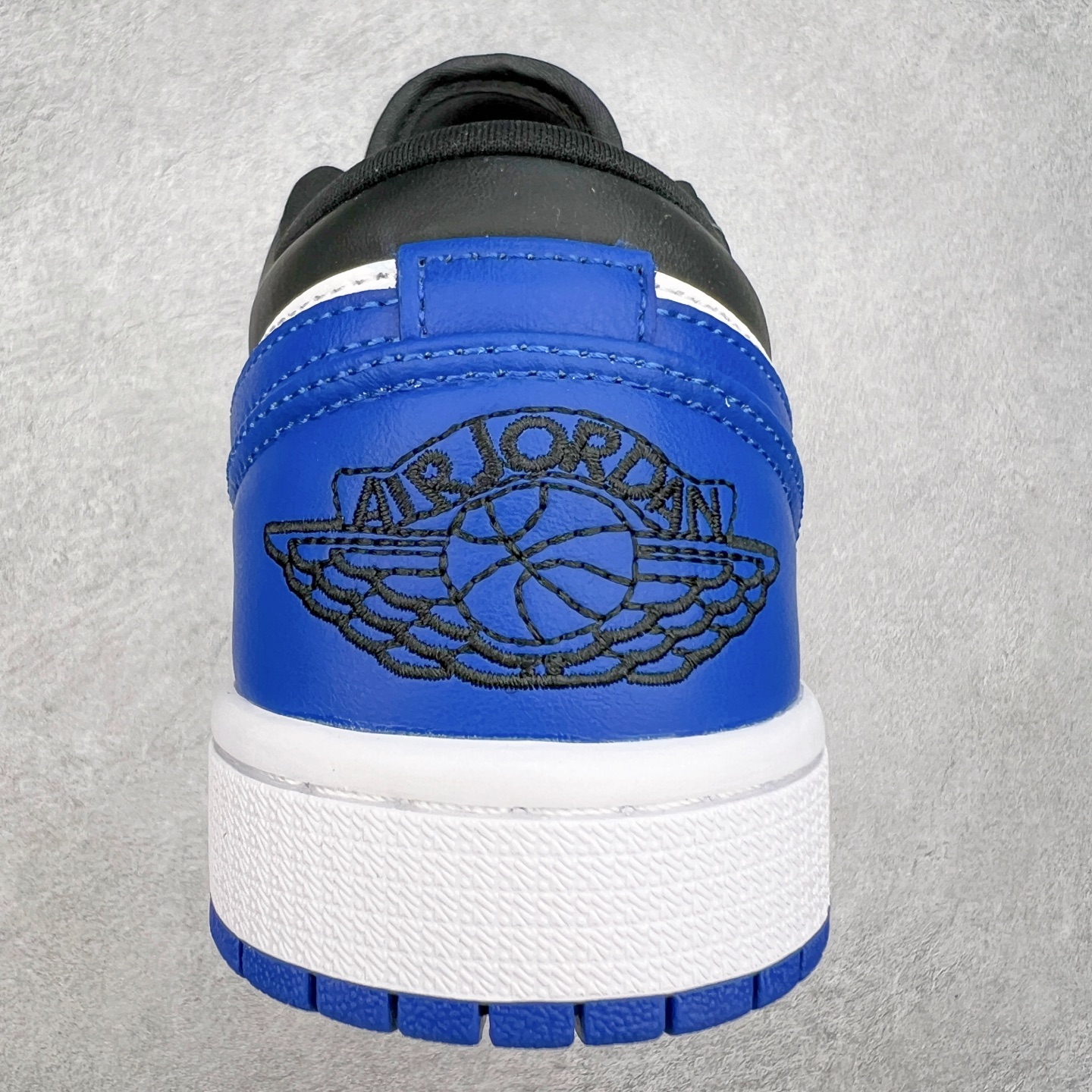 图片[8]-＃福利特价 Air Jordan AJ1 Low 低帮系列 百分百全新货品 零氧化发霉 给足利润空间操作 超乎所想的高性价比 原装楦头纸板开发 完美鞋型 超高清洁度 鞋型不臃肿别扭 原厂内置全掌气垫 A模大底 鞋舌AJ原厂专用牛津布 AJ专用反口珍珠布 原厂无杂质高弹内里海棉 特殊封边弹力鞋带 原鞋开模 拒绝公底 购置公司同步原材料 都有细节原汁原味 忠于原版 尺码：36 36.5 37.5 38 38.5 39 40 40.5 41 42 42.5 43 44 44.5 45 46-选品中心