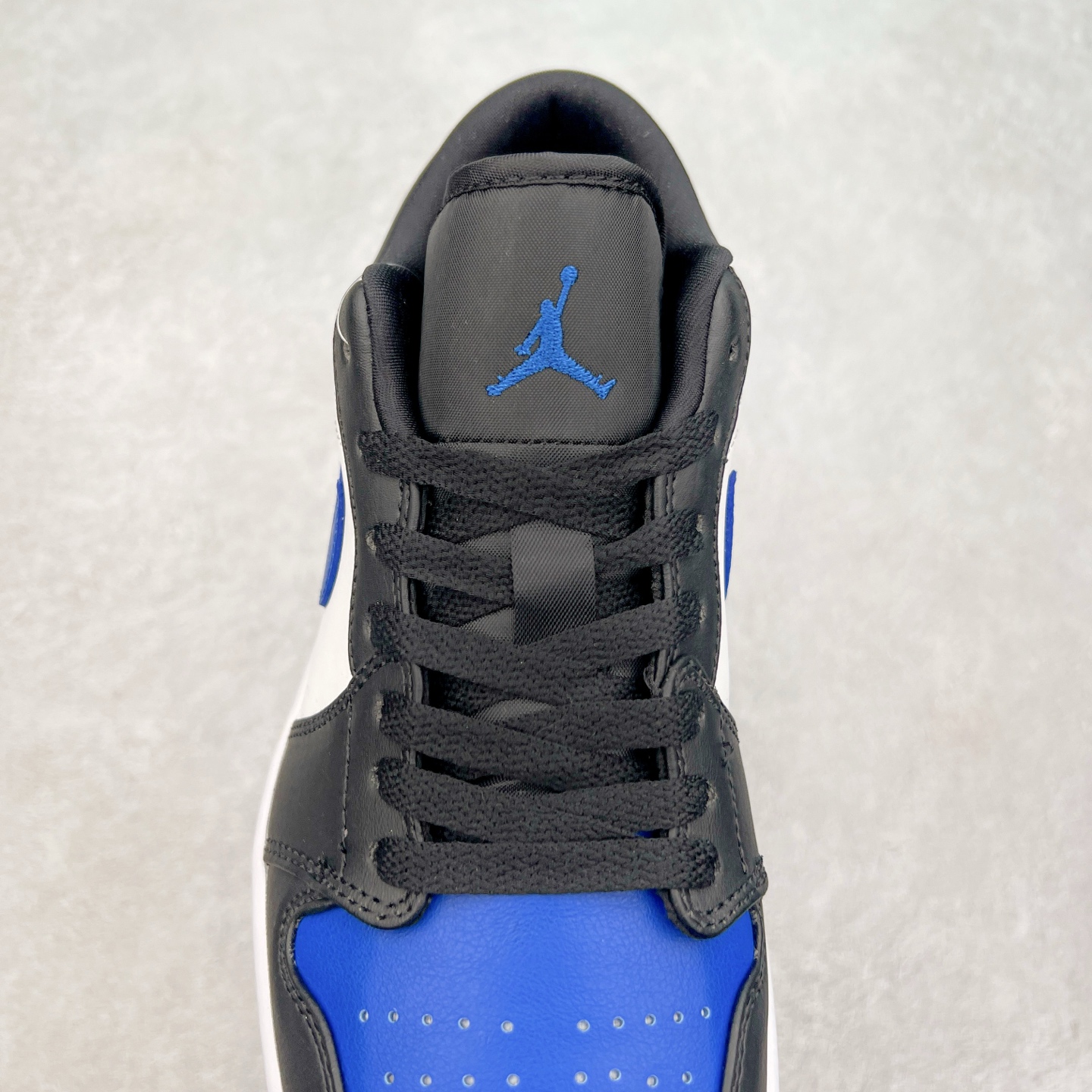 图片[5]-＃福利特价 Air Jordan AJ1 Low 低帮系列 百分百全新货品 零氧化发霉 给足利润空间操作 超乎所想的高性价比 原装楦头纸板开发 完美鞋型 超高清洁度 鞋型不臃肿别扭 原厂内置全掌气垫 A模大底 鞋舌AJ原厂专用牛津布 AJ专用反口珍珠布 原厂无杂质高弹内里海棉 特殊封边弹力鞋带 原鞋开模 拒绝公底 购置公司同步原材料 都有细节原汁原味 忠于原版 尺码：36 36.5 37.5 38 38.5 39 40 40.5 41 42 42.5 43 44 44.5 45 46-选品中心