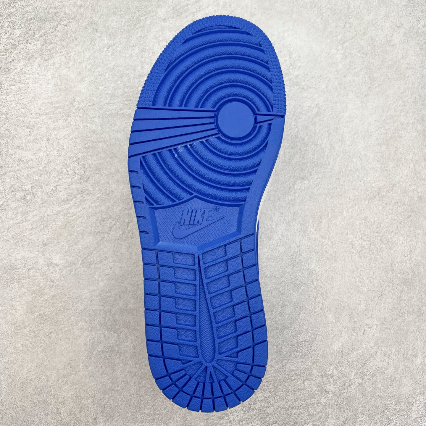 图片[9]-＃福利特价 Air Jordan AJ1 Low 低帮系列 百分百全新货品 零氧化发霉 给足利润空间操作 超乎所想的高性价比 原装楦头纸板开发 完美鞋型 超高清洁度 鞋型不臃肿别扭 原厂内置全掌气垫 A模大底 鞋舌AJ原厂专用牛津布 AJ专用反口珍珠布 原厂无杂质高弹内里海棉 特殊封边弹力鞋带 原鞋开模 拒绝公底 购置公司同步原材料 都有细节原汁原味 忠于原版 尺码：36 36.5 37.5 38 38.5 39 40 40.5 41 42 42.5 43 44 44.5 45 46-选品中心