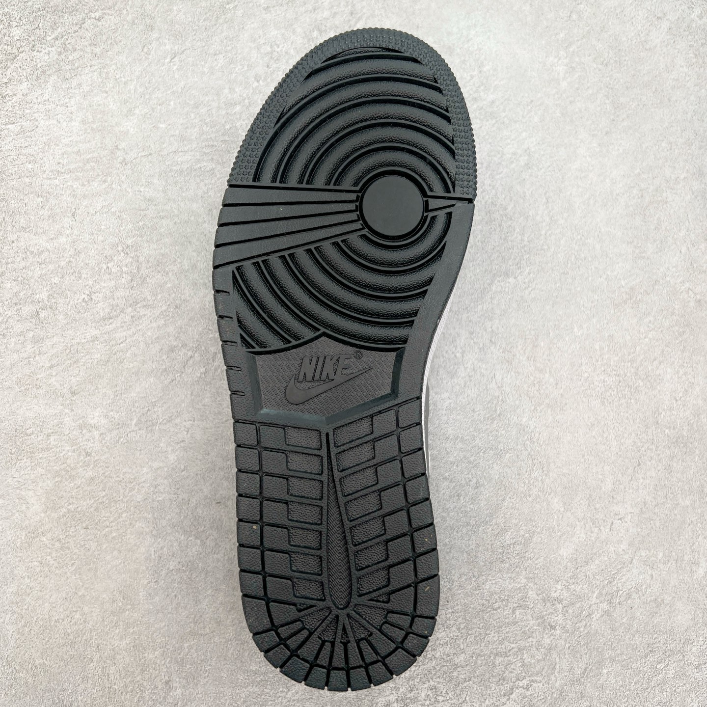 图片[9]-＃福利特价 Air Jordan AJ1 Low 低帮系列 百分百全新货品 零氧化发霉 给足利润空间操作 超乎所想的高性价比 原装楦头纸板开发 完美鞋型 超高清洁度 鞋型不臃肿别扭 原厂内置全掌气垫 A模大底 鞋舌AJ原厂专用牛津布 AJ专用反口珍珠布 原厂无杂质高弹内里海棉 特殊封边弹力鞋带 原鞋开模 拒绝公底 购置公司同步原材料 都有细节原汁原味 忠于原版 尺码：36 36.5 37.5 38 38.5 39 40 40.5 41 42 42.5 43 44 44.5 45 46-选品中心