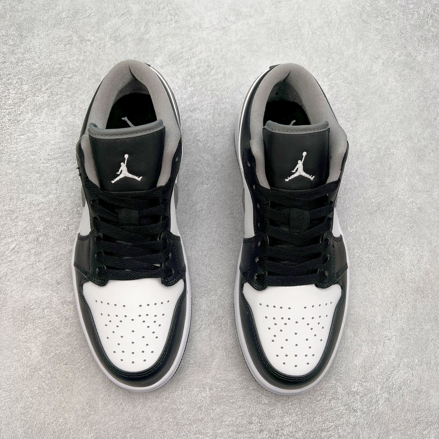 图片[2]-＃福利特价 Air Jordan AJ1 Low 低帮系列 百分百全新货品 零氧化发霉 给足利润空间操作 超乎所想的高性价比 原装楦头纸板开发 完美鞋型 超高清洁度 鞋型不臃肿别扭 原厂内置全掌气垫 A模大底 鞋舌AJ原厂专用牛津布 AJ专用反口珍珠布 原厂无杂质高弹内里海棉 特殊封边弹力鞋带 原鞋开模 拒绝公底 购置公司同步原材料 都有细节原汁原味 忠于原版 尺码：36 36.5 37.5 38 38.5 39 40 40.5 41 42 42.5 43 44 44.5 45 46-选品中心