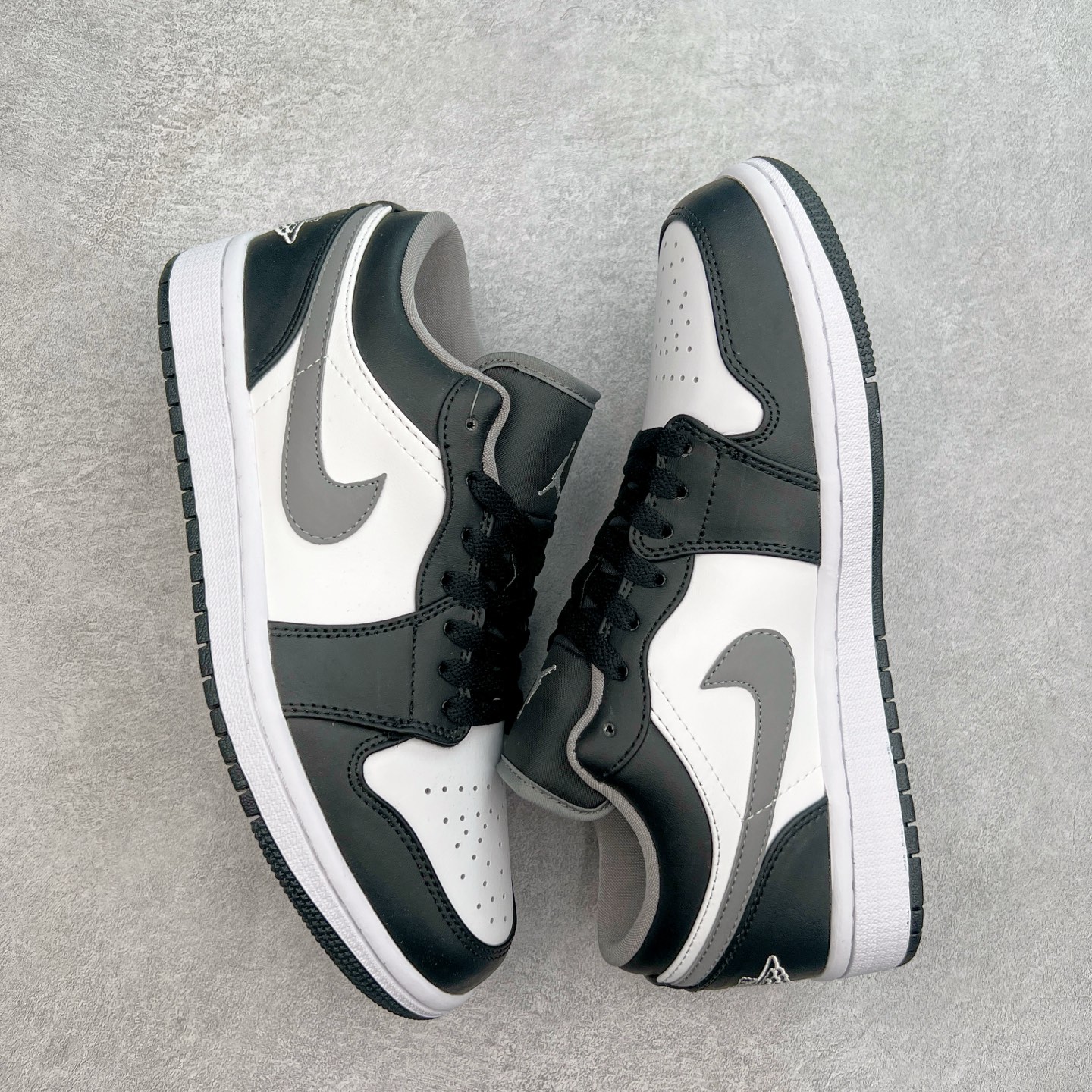 图片[3]-＃福利特价 Air Jordan AJ1 Low 低帮系列 百分百全新货品 零氧化发霉 给足利润空间操作 超乎所想的高性价比 原装楦头纸板开发 完美鞋型 超高清洁度 鞋型不臃肿别扭 原厂内置全掌气垫 A模大底 鞋舌AJ原厂专用牛津布 AJ专用反口珍珠布 原厂无杂质高弹内里海棉 特殊封边弹力鞋带 原鞋开模 拒绝公底 购置公司同步原材料 都有细节原汁原味 忠于原版 尺码：36 36.5 37.5 38 38.5 39 40 40.5 41 42 42.5 43 44 44.5 45 46-选品中心