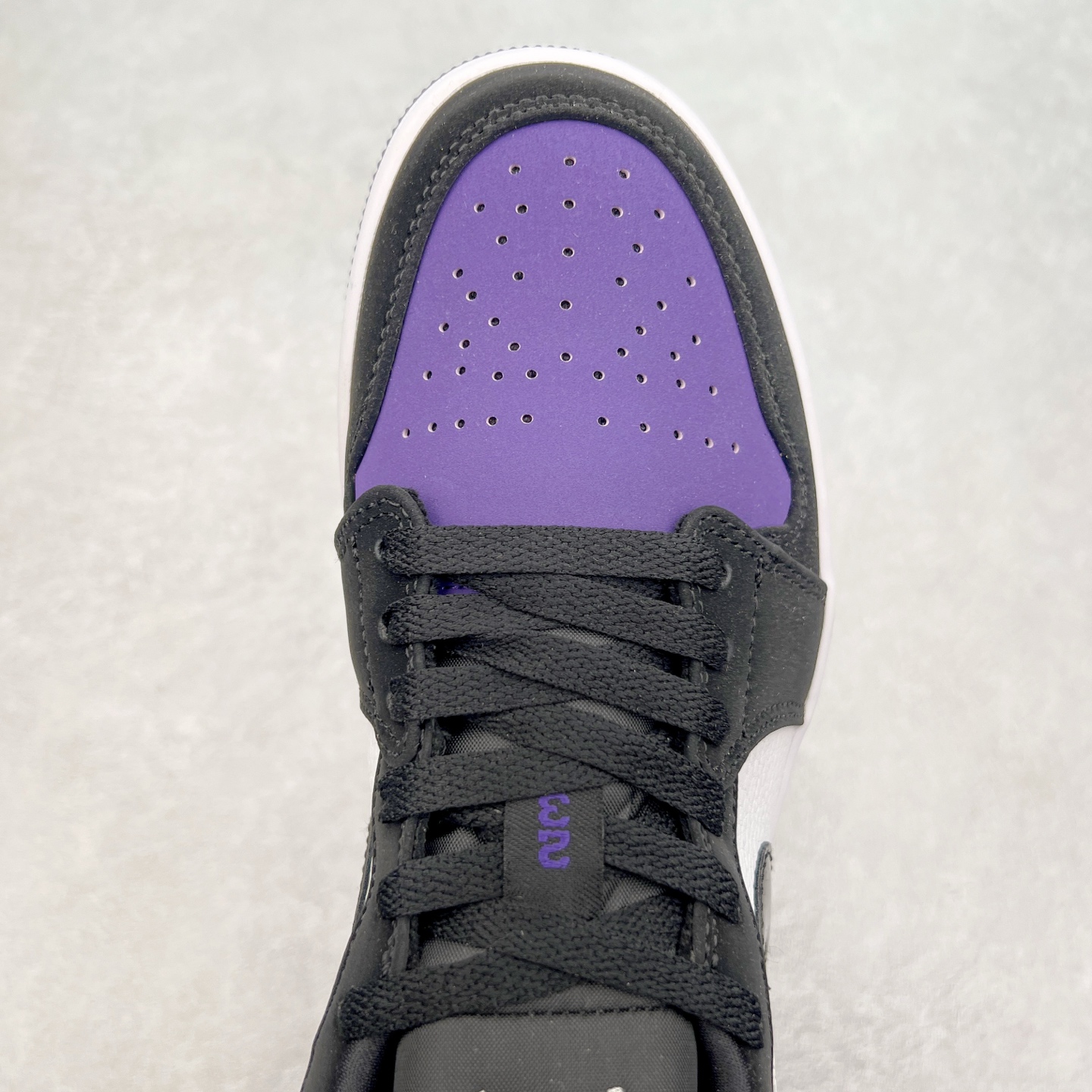 图片[4]-＃福利特价 Air Jordan AJ1 Low 低帮系列 百分百全新货品 零氧化发霉 给足利润空间操作 超乎所想的高性价比 原装楦头纸板开发 完美鞋型 超高清洁度 鞋型不臃肿别扭 原厂内置全掌气垫 A模大底 鞋舌AJ原厂专用牛津布 AJ专用反口珍珠布 原厂无杂质高弹内里海棉 特殊封边弹力鞋带 原鞋开模 拒绝公底 购置公司同步原材料 都有细节原汁原味 忠于原版 尺码：36 36.5 37.5 38 38.5 39 40 40.5 41 42 42.5 43 44 44.5 45 46-选品中心