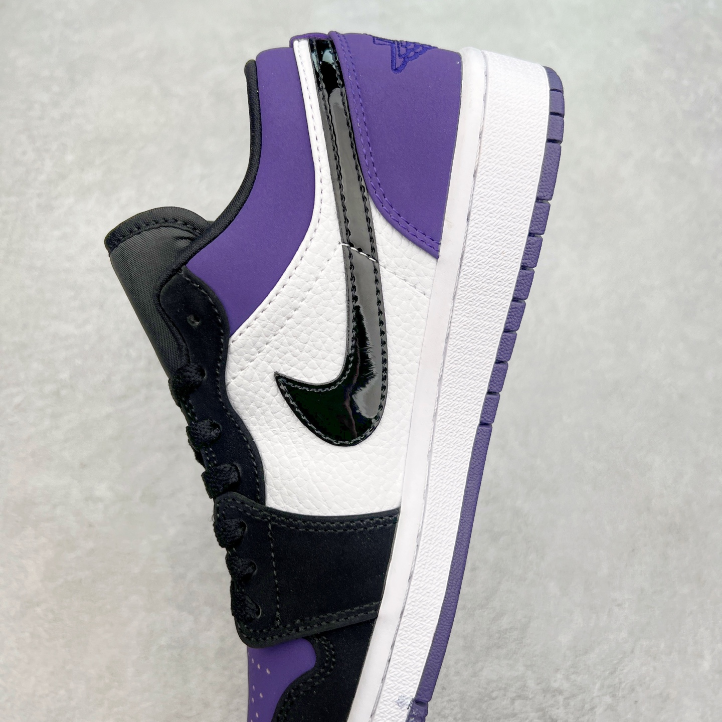 图片[7]-＃福利特价 Air Jordan AJ1 Low 低帮系列 百分百全新货品 零氧化发霉 给足利润空间操作 超乎所想的高性价比 原装楦头纸板开发 完美鞋型 超高清洁度 鞋型不臃肿别扭 原厂内置全掌气垫 A模大底 鞋舌AJ原厂专用牛津布 AJ专用反口珍珠布 原厂无杂质高弹内里海棉 特殊封边弹力鞋带 原鞋开模 拒绝公底 购置公司同步原材料 都有细节原汁原味 忠于原版 尺码：36 36.5 37.5 38 38.5 39 40 40.5 41 42 42.5 43 44 44.5 45 46-选品中心