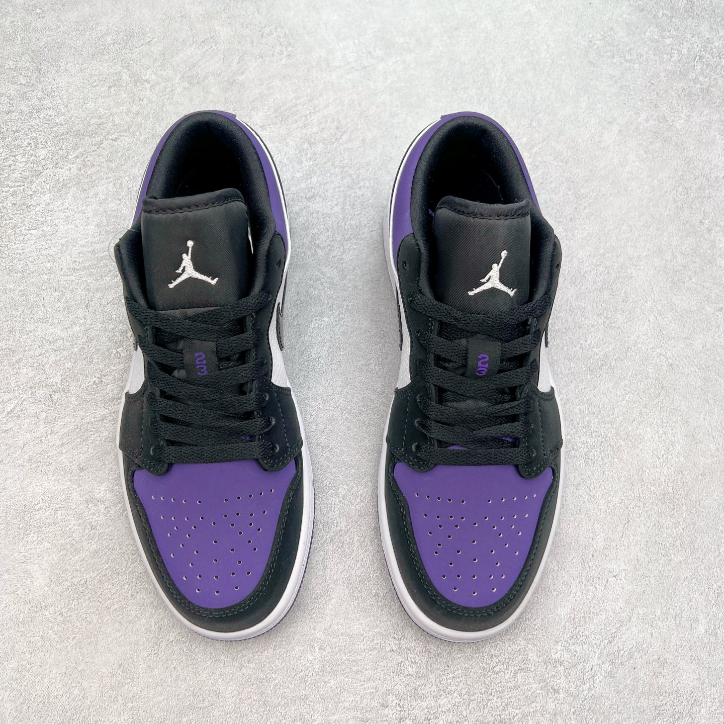 图片[2]-＃福利特价 Air Jordan AJ1 Low 低帮系列 百分百全新货品 零氧化发霉 给足利润空间操作 超乎所想的高性价比 原装楦头纸板开发 完美鞋型 超高清洁度 鞋型不臃肿别扭 原厂内置全掌气垫 A模大底 鞋舌AJ原厂专用牛津布 AJ专用反口珍珠布 原厂无杂质高弹内里海棉 特殊封边弹力鞋带 原鞋开模 拒绝公底 购置公司同步原材料 都有细节原汁原味 忠于原版 尺码：36 36.5 37.5 38 38.5 39 40 40.5 41 42 42.5 43 44 44.5 45 46-选品中心