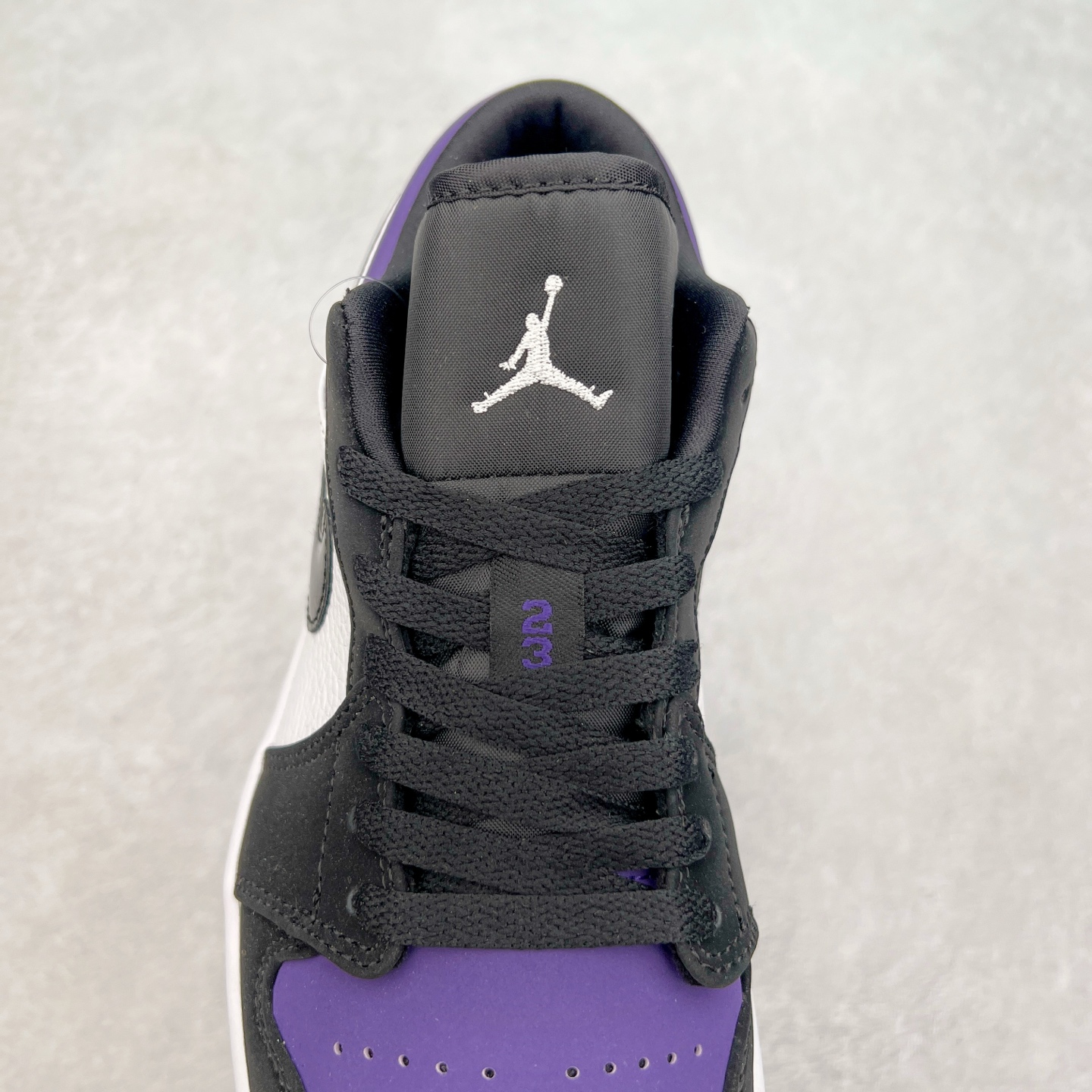 图片[5]-＃福利特价 Air Jordan AJ1 Low 低帮系列 百分百全新货品 零氧化发霉 给足利润空间操作 超乎所想的高性价比 原装楦头纸板开发 完美鞋型 超高清洁度 鞋型不臃肿别扭 原厂内置全掌气垫 A模大底 鞋舌AJ原厂专用牛津布 AJ专用反口珍珠布 原厂无杂质高弹内里海棉 特殊封边弹力鞋带 原鞋开模 拒绝公底 购置公司同步原材料 都有细节原汁原味 忠于原版 尺码：36 36.5 37.5 38 38.5 39 40 40.5 41 42 42.5 43 44 44.5 45 46-选品中心