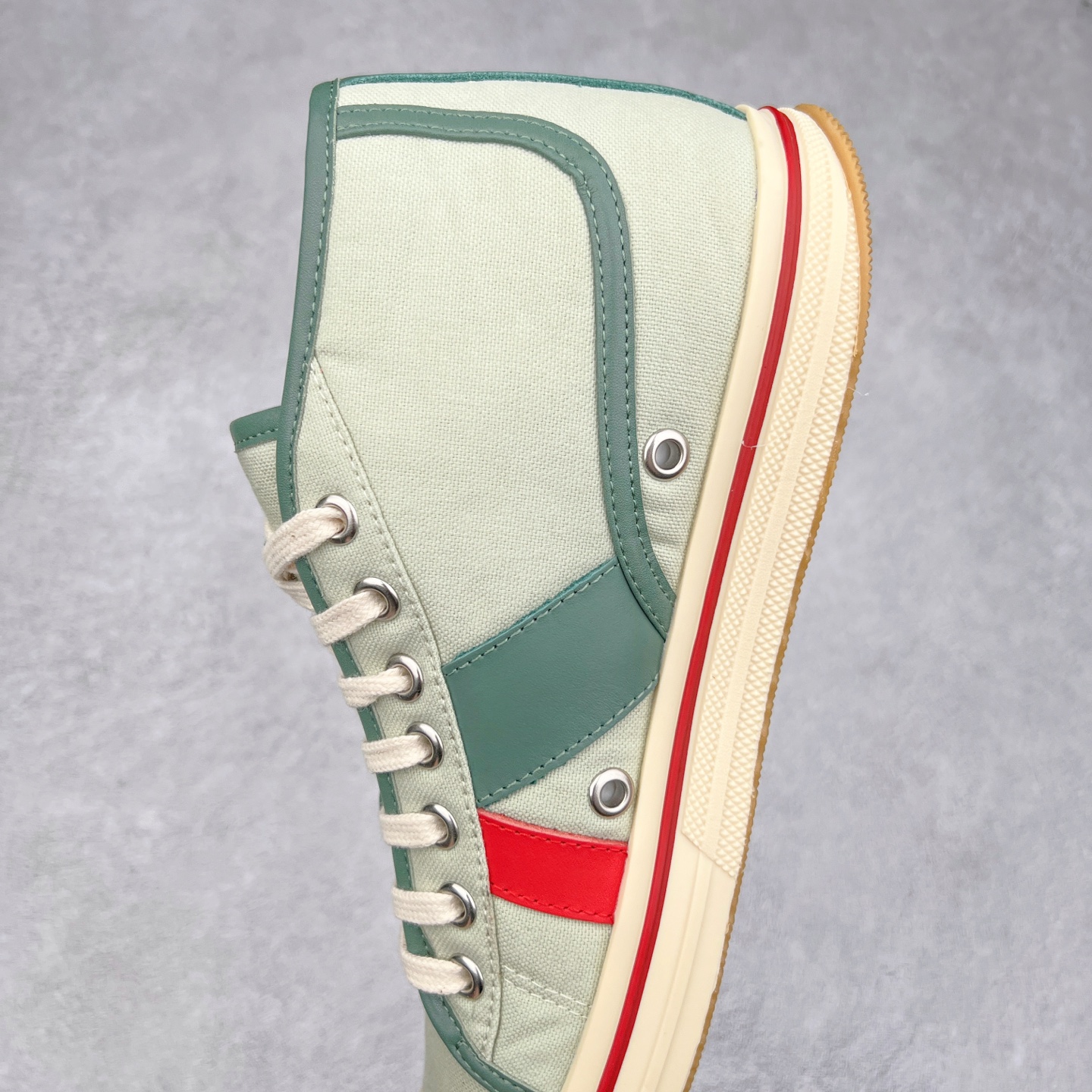 图片[7]-小红书爆款 BOTTEGA VENETA BV25ss 新款复古Eliot运动鞋上市即封神! BV全新的 Eliot 以复古篮球鞋为设计灵感，童趣 的色彩焕发青春活力!男女同款，可以做情侣鞋穿着哦整个鞋子透气舒适，帆布鞋面自重轻盈，鞋帮拼接处以柔软奢华的羊皮镶嵌包裹每只鞋边的红线均为手工绘画，更具品味与态度喔! 尺码：35 36 37 38 39 40-选品中心