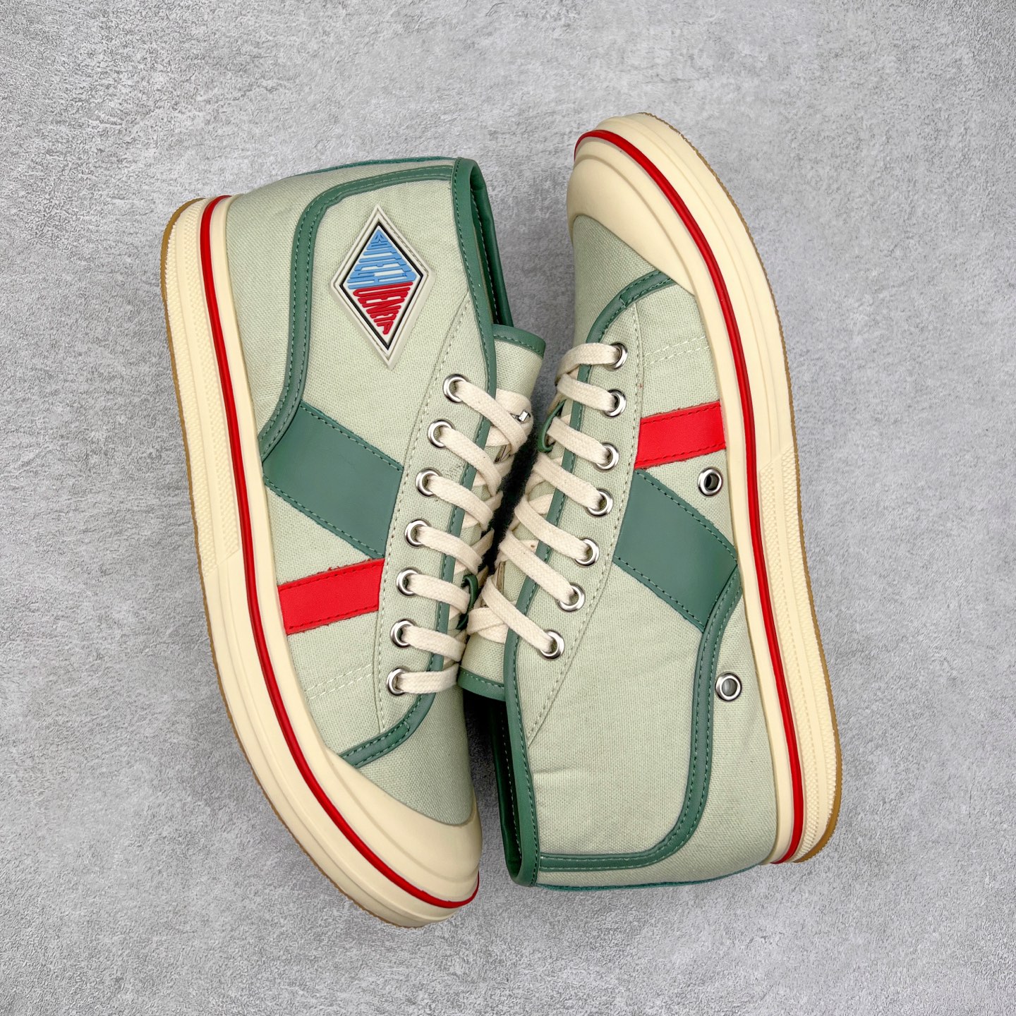 图片[3]-小红书爆款 BOTTEGA VENETA BV25ss 新款复古Eliot运动鞋上市即封神! BV全新的 Eliot 以复古篮球鞋为设计灵感，童趣 的色彩焕发青春活力!男女同款，可以做情侣鞋穿着哦整个鞋子透气舒适，帆布鞋面自重轻盈，鞋帮拼接处以柔软奢华的羊皮镶嵌包裹每只鞋边的红线均为手工绘画，更具品味与态度喔! 尺码：35 36 37 38 39 40-选品中心