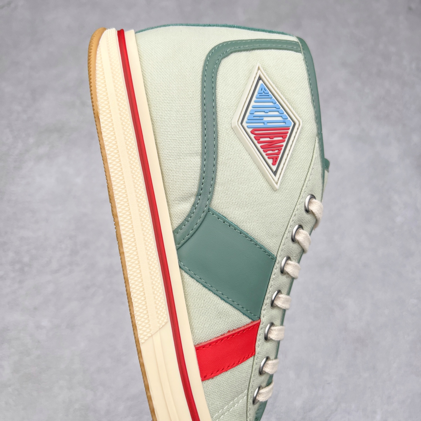 图片[6]-小红书爆款 BOTTEGA VENETA BV25ss 新款复古Eliot运动鞋上市即封神! BV全新的 Eliot 以复古篮球鞋为设计灵感，童趣 的色彩焕发青春活力!男女同款，可以做情侣鞋穿着哦整个鞋子透气舒适，帆布鞋面自重轻盈，鞋帮拼接处以柔软奢华的羊皮镶嵌包裹每只鞋边的红线均为手工绘画，更具品味与态度喔! 尺码：35 36 37 38 39 40-选品中心