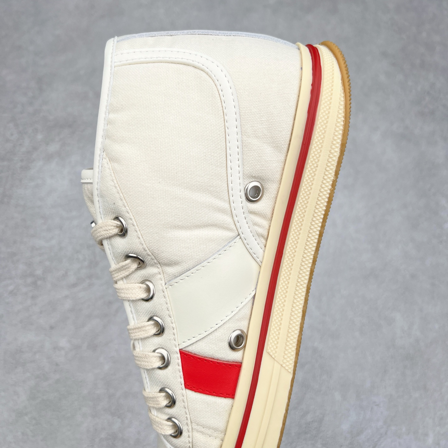 图片[7]-小红书爆款 BOTTEGA VENETA BV25ss 新款复古Eliot运动鞋上市即封神! BV全新的 Eliot 以复古篮球鞋为设计灵感，童趣 的色彩焕发青春活力!男女同款，可以做情侣鞋穿着哦整个鞋子透气舒适，帆布鞋面自重轻盈，鞋帮拼接处以柔软奢华的羊皮镶嵌包裹每只鞋边的红线均为手工绘画，更具品味与态度喔! 尺码：35 36 37 38 39 40-选品中心