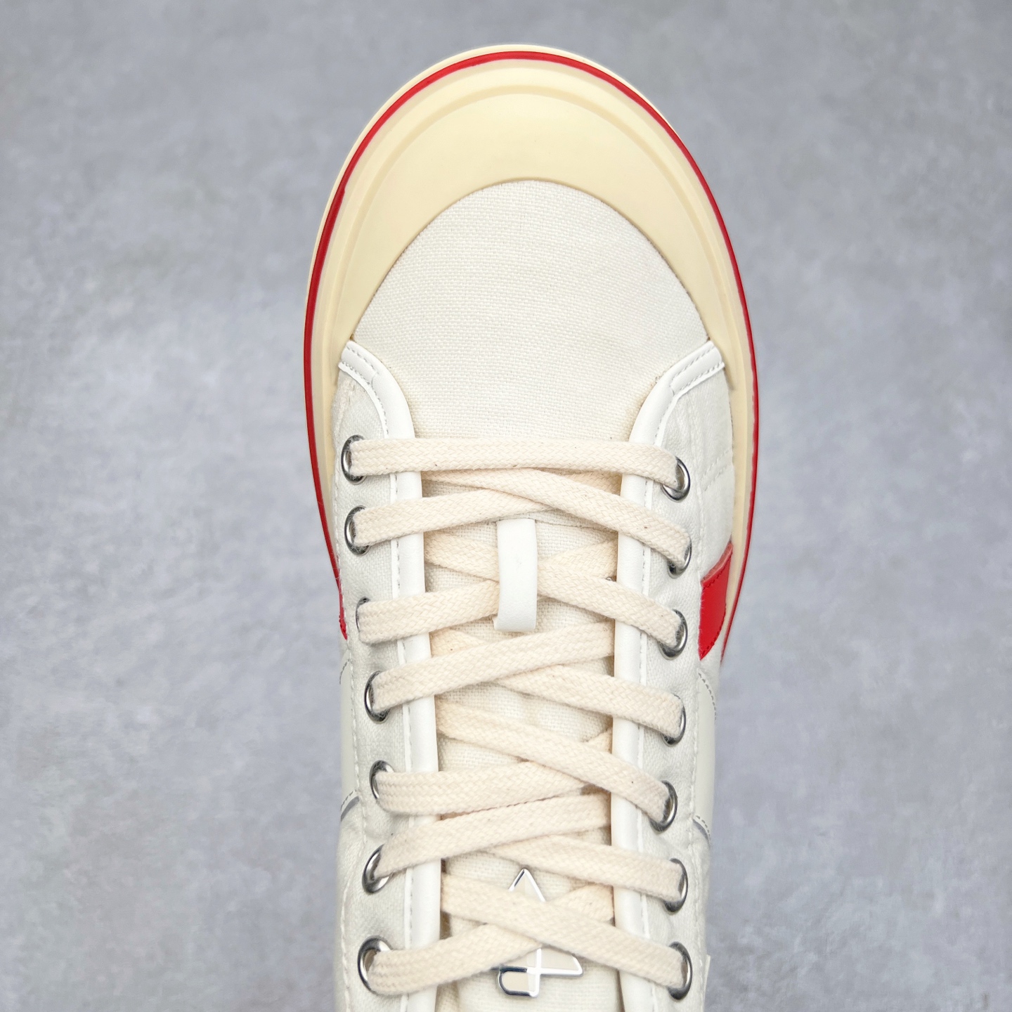 图片[4]-小红书爆款 BOTTEGA VENETA BV25ss 新款复古Eliot运动鞋上市即封神! BV全新的 Eliot 以复古篮球鞋为设计灵感，童趣 的色彩焕发青春活力!男女同款，可以做情侣鞋穿着哦整个鞋子透气舒适，帆布鞋面自重轻盈，鞋帮拼接处以柔软奢华的羊皮镶嵌包裹每只鞋边的红线均为手工绘画，更具品味与态度喔! 尺码：35 36 37 38 39 40-选品中心