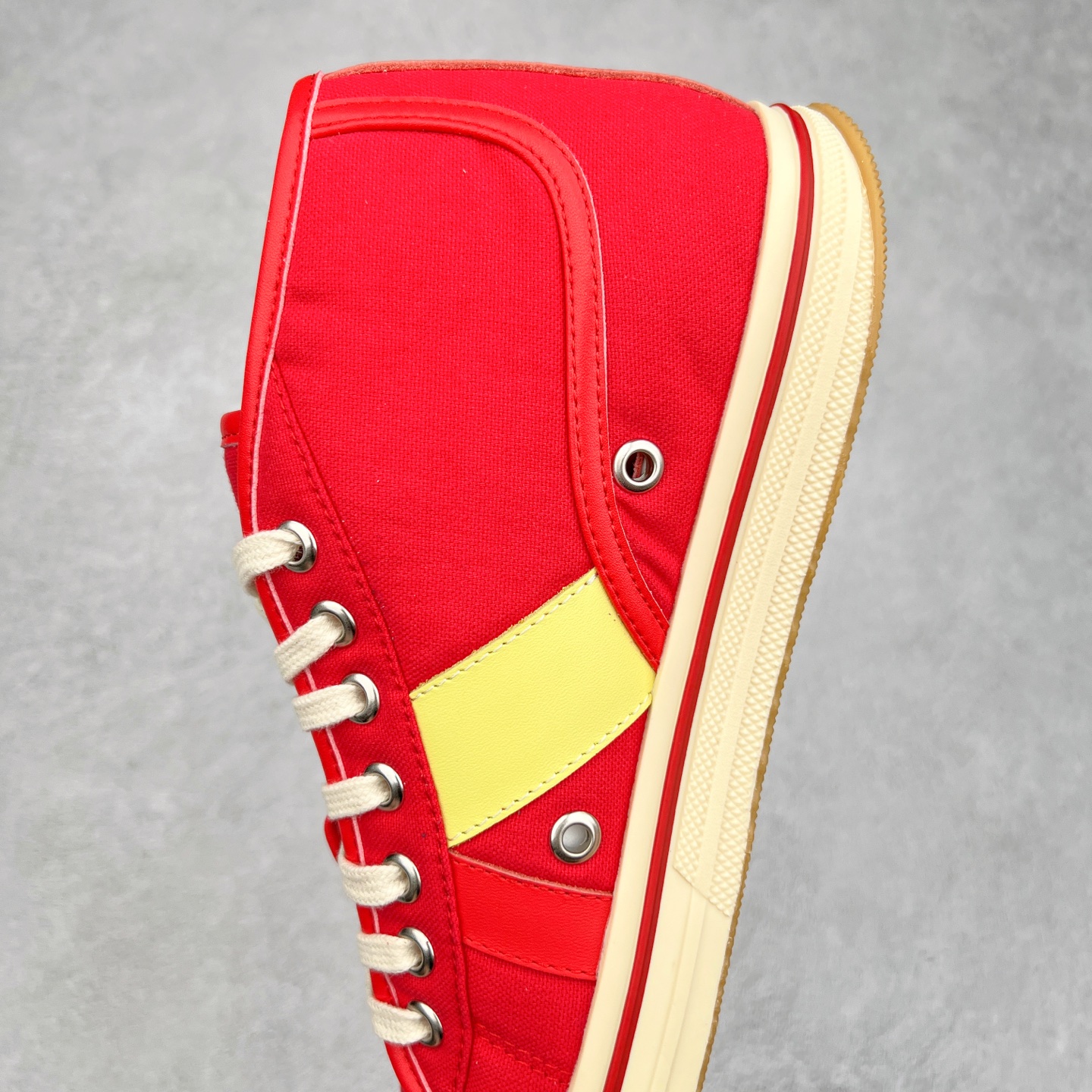 图片[7]-小红书爆款 BOTTEGA VENETA BV25ss 新款复古Eliot运动鞋上市即封神! BV全新的 Eliot 以复古篮球鞋为设计灵感，童趣 的色彩焕发青春活力!男女同款，可以做情侣鞋穿着哦整个鞋子透气舒适，帆布鞋面自重轻盈，鞋帮拼接处以柔软奢华的羊皮镶嵌包裹每只鞋边的红线均为手工绘画，更具品味与态度喔! 尺码：35 36 37 38 39 40-选品中心