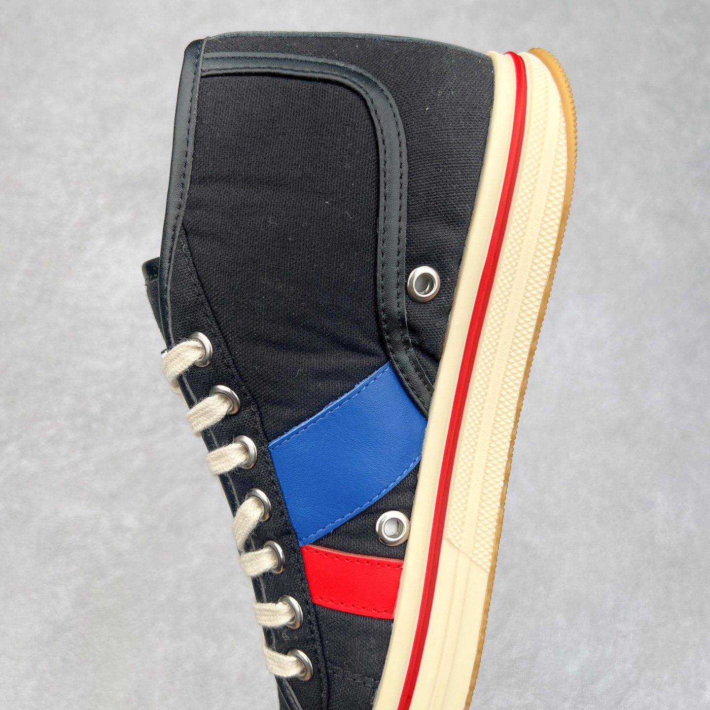 图片[7]-小红书爆款 BOTTEGA VENETA BV25ss 新款复古Eliot运动鞋上市即封神! BV全新的 Eliot 以复古篮球鞋为设计灵感，童趣 的色彩焕发青春活力!男女同款，可以做情侣鞋穿着哦整个鞋子透气舒适，帆布鞋面自重轻盈，鞋帮拼接处以柔软奢华的羊皮镶嵌包裹每只鞋边的红线均为手工绘画，更具品味与态度喔! 尺码：35 36 37 38 39 40-选品中心