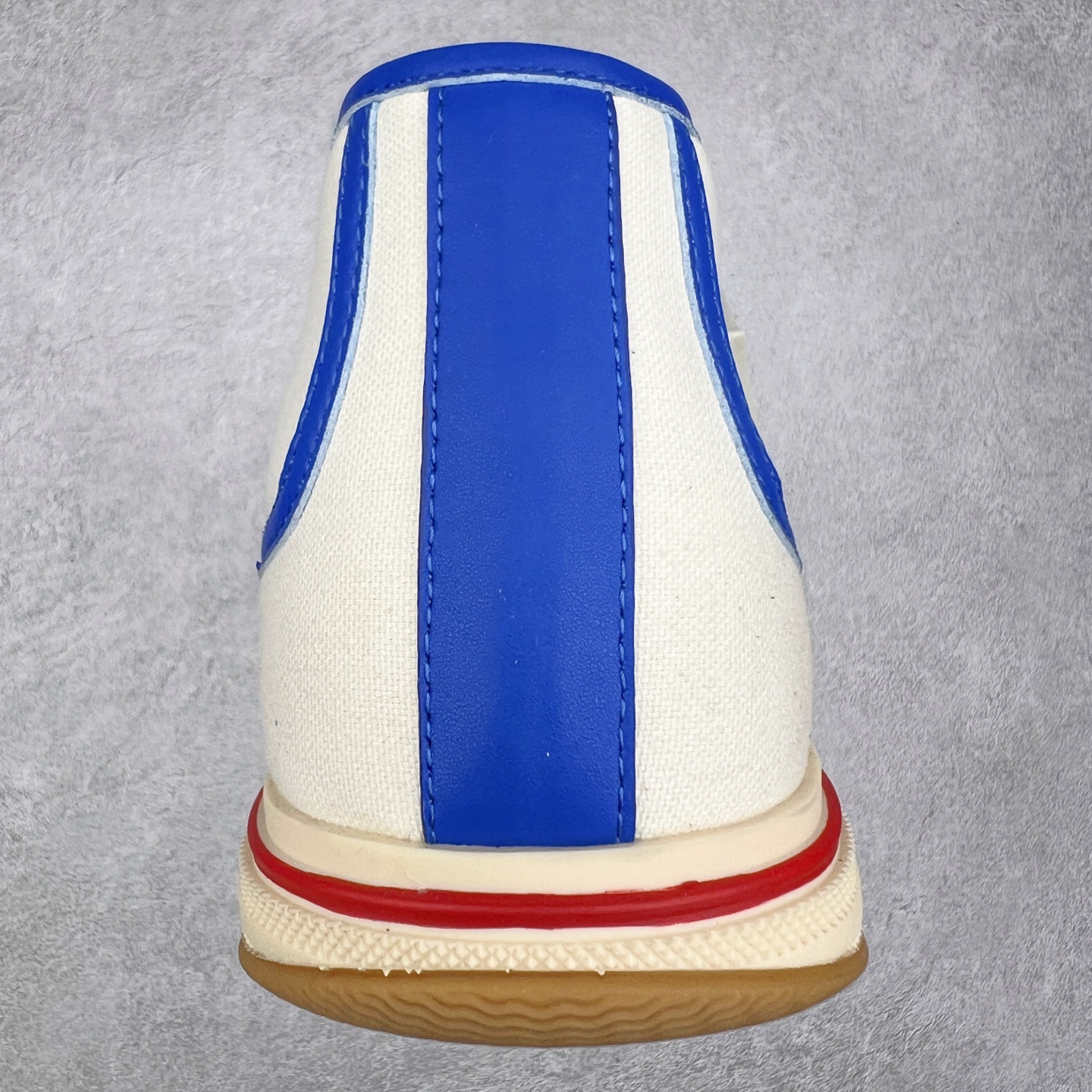 图片[8]-小红书爆款 BOTTEGA VENETA BV25ss 新款复古Eliot运动鞋上市即封神! BV全新的 Eliot 以复古篮球鞋为设计灵感，童趣 的色彩焕发青春活力!男女同款，可以做情侣鞋穿着哦整个鞋子透气舒适，帆布鞋面自重轻盈，鞋帮拼接处以柔软奢华的羊皮镶嵌包裹每只鞋边的红线均为手工绘画，更具品味与态度喔! 尺码：35 36 37 38 39 40-选品中心