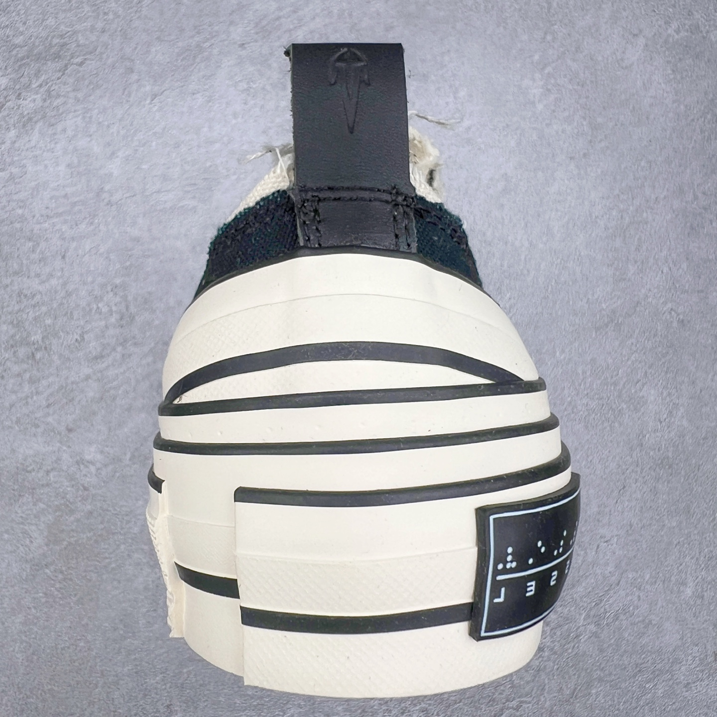 图片[8]-＃纯原 xVESSEL G.O.P. Low 全硫化乞丐鞋 吴建豪主理品牌 解构重叠厚底软木低帮硫化板鞋 全配色原鞋开发 支持对比 细节 工艺 等.. 当前市售最高版本 正确半贴合鞋标工艺 正确鞋头上翘整体楦型 原厂12蛊司厚实舒适帆布面料 面料工序需要通过三次水洗 散落自然杂乱流苏做旧复古效果 支持NFC网页编码识别 升级厚实软木塞内底 纯手工贴合多重围条硫化工艺 原鞋包装 原鞋代码鞋标完全一致 市面顶级毒盒版本 工艺细节 全网络能覆盖到的地方最强 至今无别的工厂能超越的品质 尺码：35 36 37 38 39 40 41 42 43 44 45-选品中心