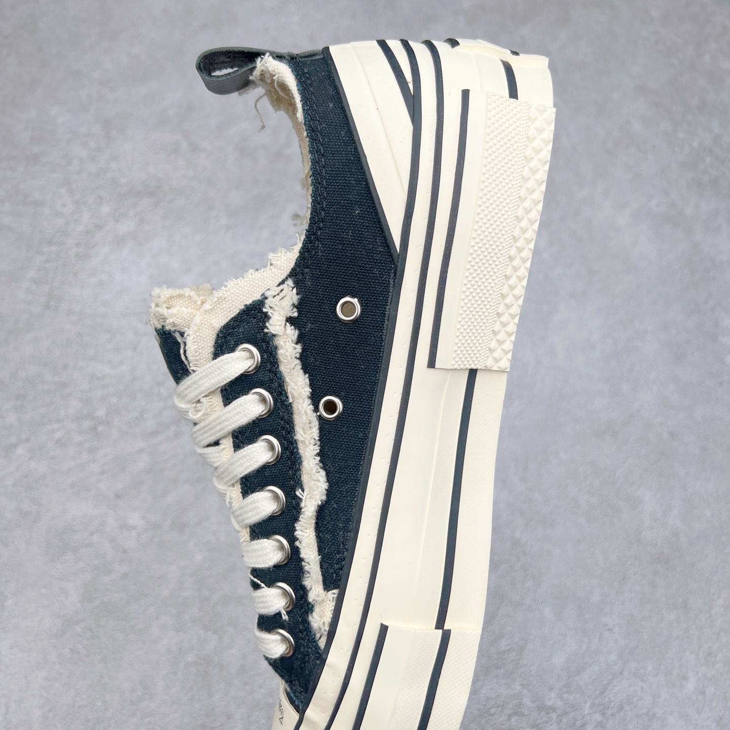 图片[7]-＃纯原 xVESSEL G.O.P. Low 全硫化乞丐鞋 吴建豪主理品牌 解构重叠厚底软木低帮硫化板鞋 全配色原鞋开发 支持对比 细节 工艺 等.. 当前市售最高版本 正确半贴合鞋标工艺 正确鞋头上翘整体楦型 原厂12蛊司厚实舒适帆布面料 面料工序需要通过三次水洗 散落自然杂乱流苏做旧复古效果 支持NFC网页编码识别 升级厚实软木塞内底 纯手工贴合多重围条硫化工艺 原鞋包装 原鞋代码鞋标完全一致 市面顶级毒盒版本 工艺细节 全网络能覆盖到的地方最强 至今无别的工厂能超越的品质 尺码：35 36 37 38 39 40 41 42 43 44 45-选品中心