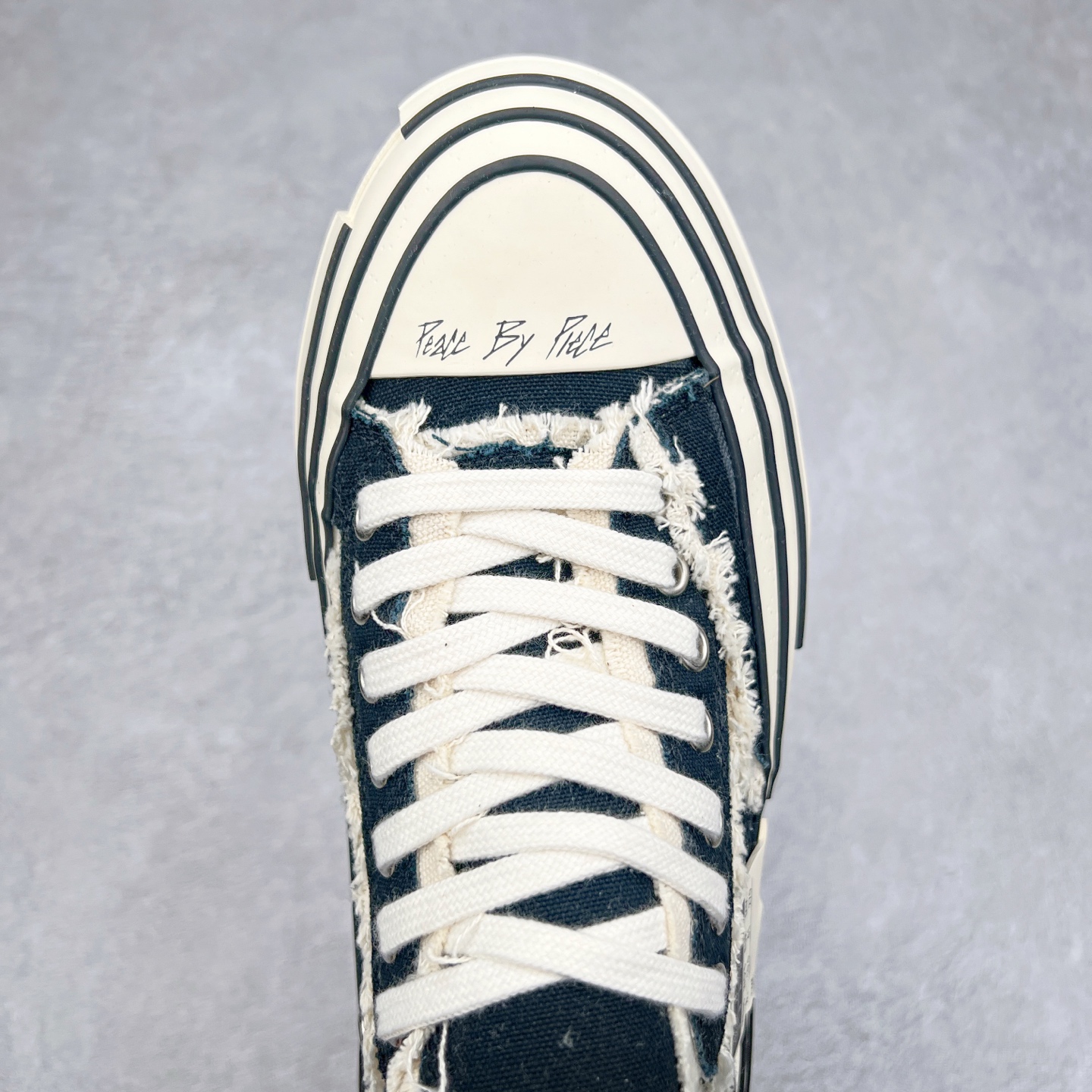 图片[4]-＃纯原 xVESSEL G.O.P. Low 全硫化乞丐鞋 吴建豪主理品牌 解构重叠厚底软木低帮硫化板鞋 全配色原鞋开发 支持对比 细节 工艺 等.. 当前市售最高版本 正确半贴合鞋标工艺 正确鞋头上翘整体楦型 原厂12蛊司厚实舒适帆布面料 面料工序需要通过三次水洗 散落自然杂乱流苏做旧复古效果 支持NFC网页编码识别 升级厚实软木塞内底 纯手工贴合多重围条硫化工艺 原鞋包装 原鞋代码鞋标完全一致 市面顶级毒盒版本 工艺细节 全网络能覆盖到的地方最强 至今无别的工厂能超越的品质 尺码：35 36 37 38 39 40 41 42 43 44 45-选品中心